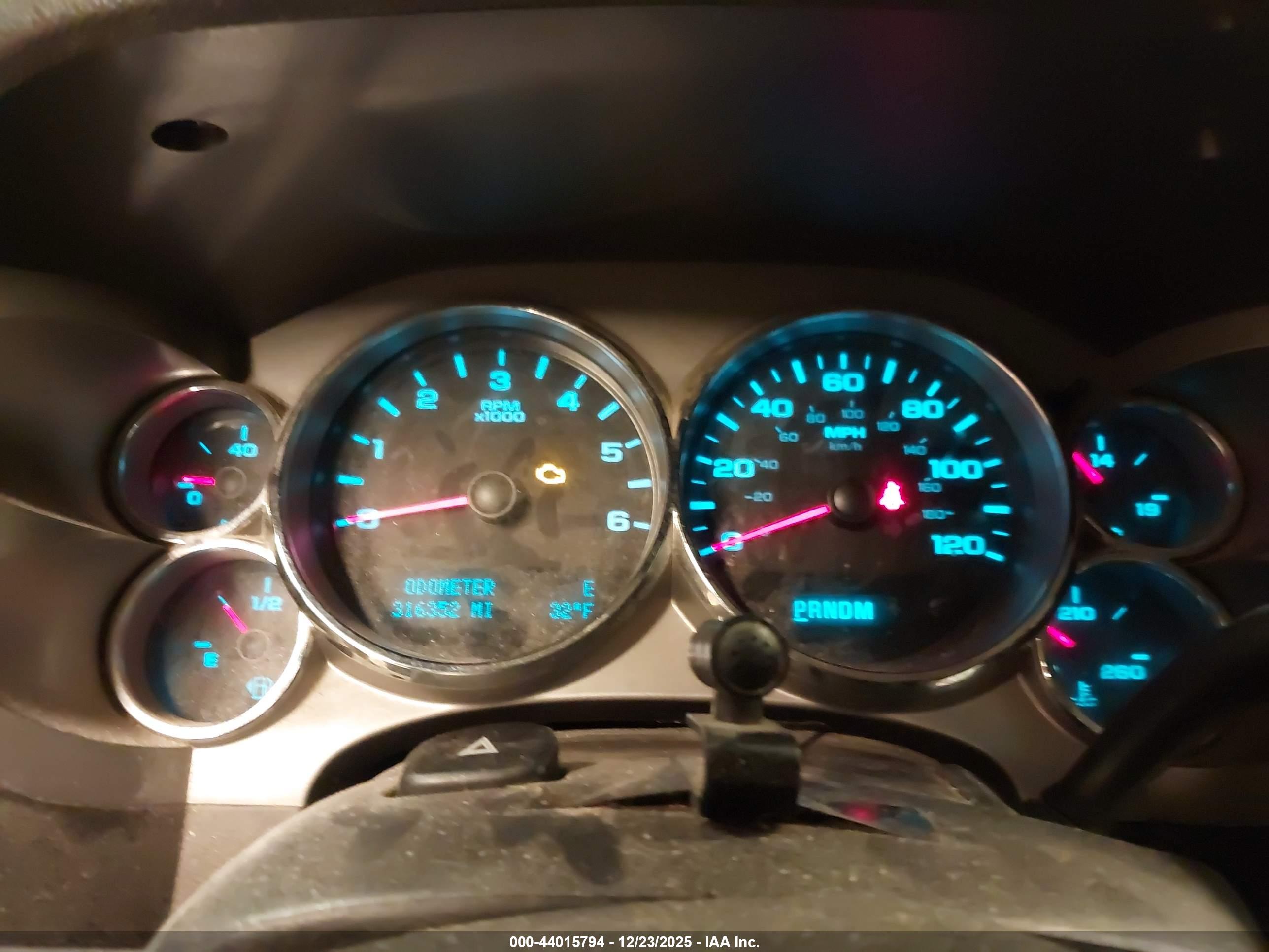 CHEVROLET SILVERADO image 7