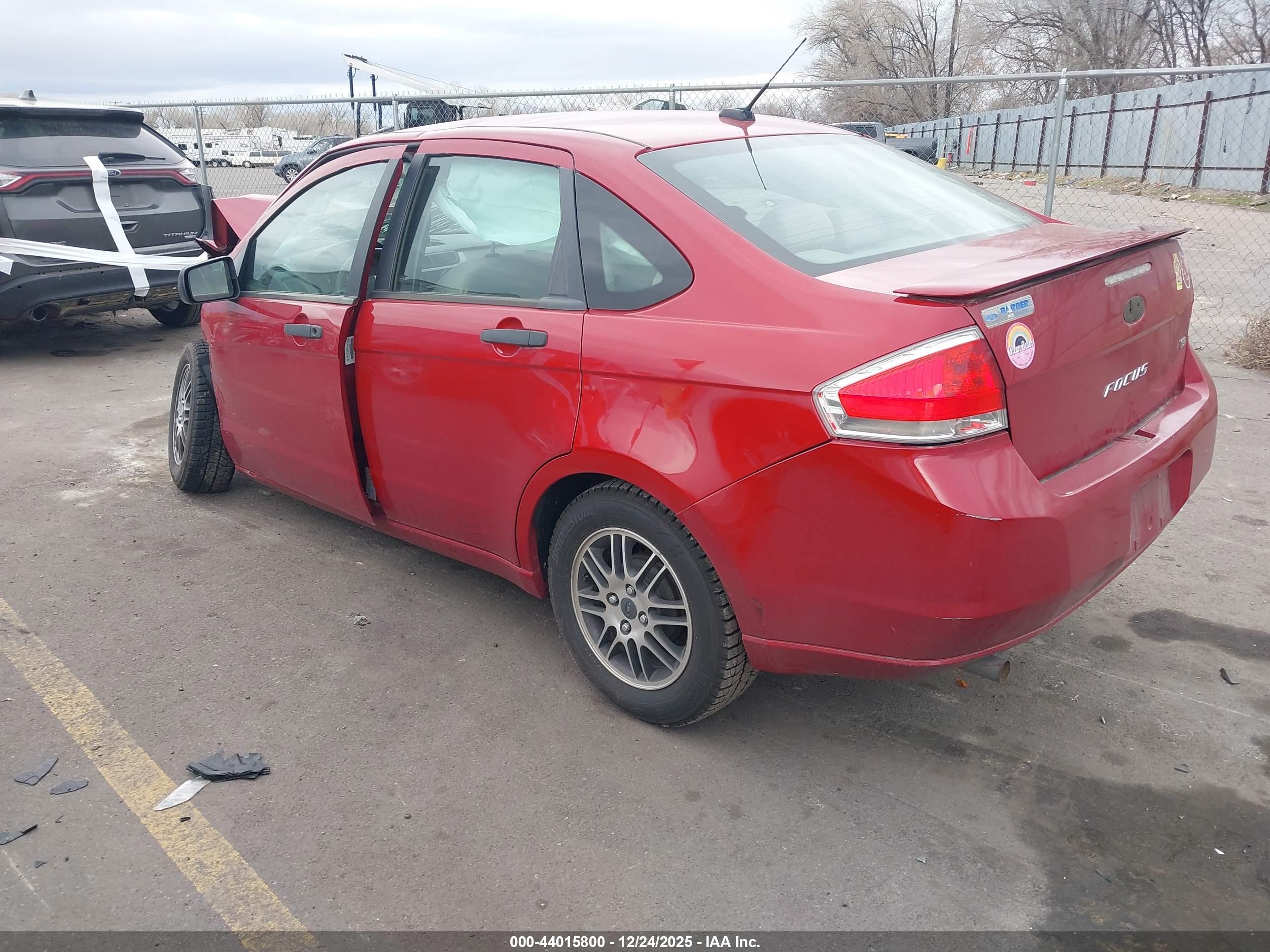 FORD FOCUS image 3
