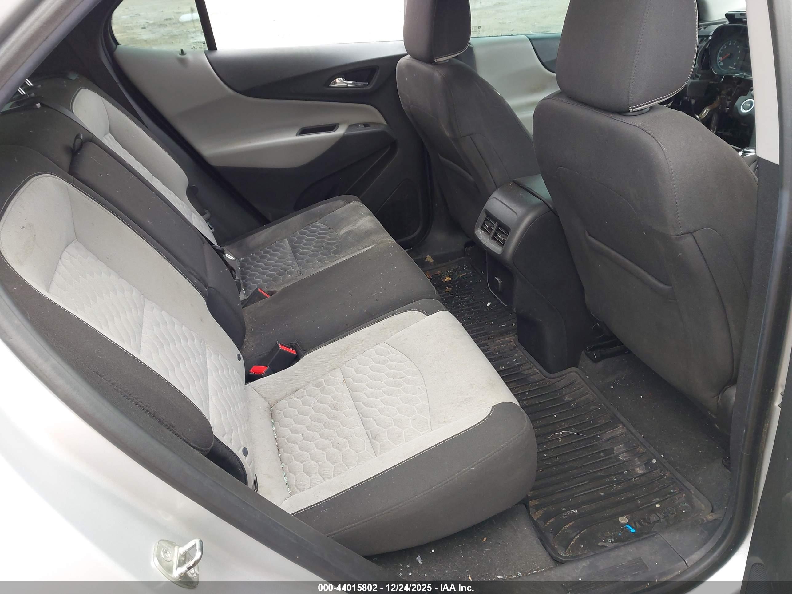 CHEVROLET EQUINOX image 8