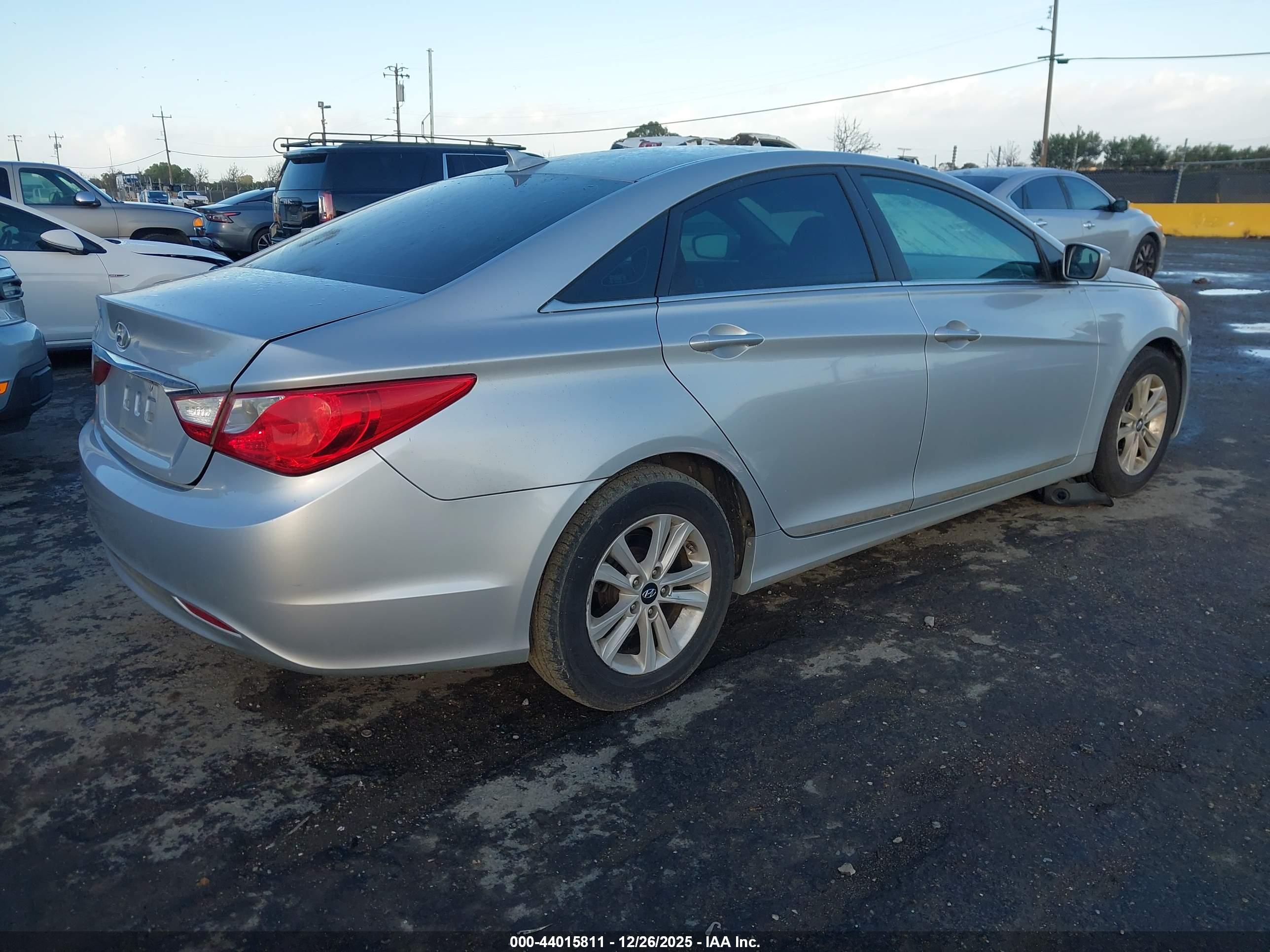HYUNDAI SONATA image 4
