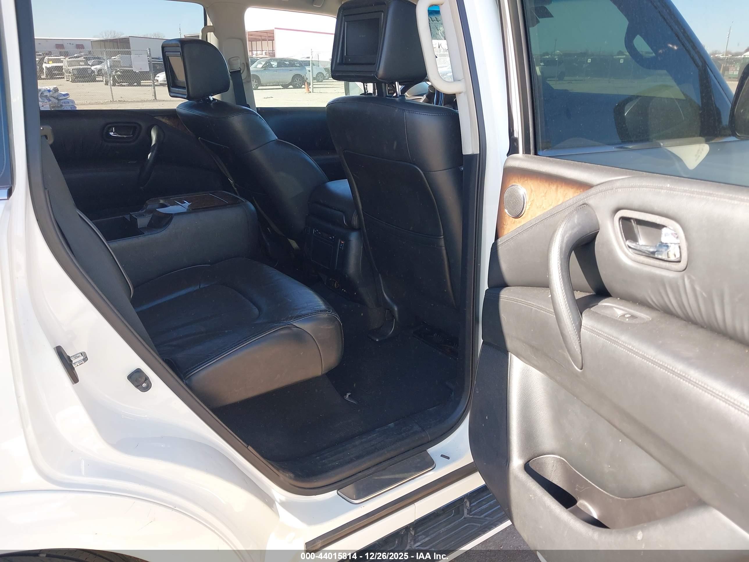 INFINITI QX80 image 8