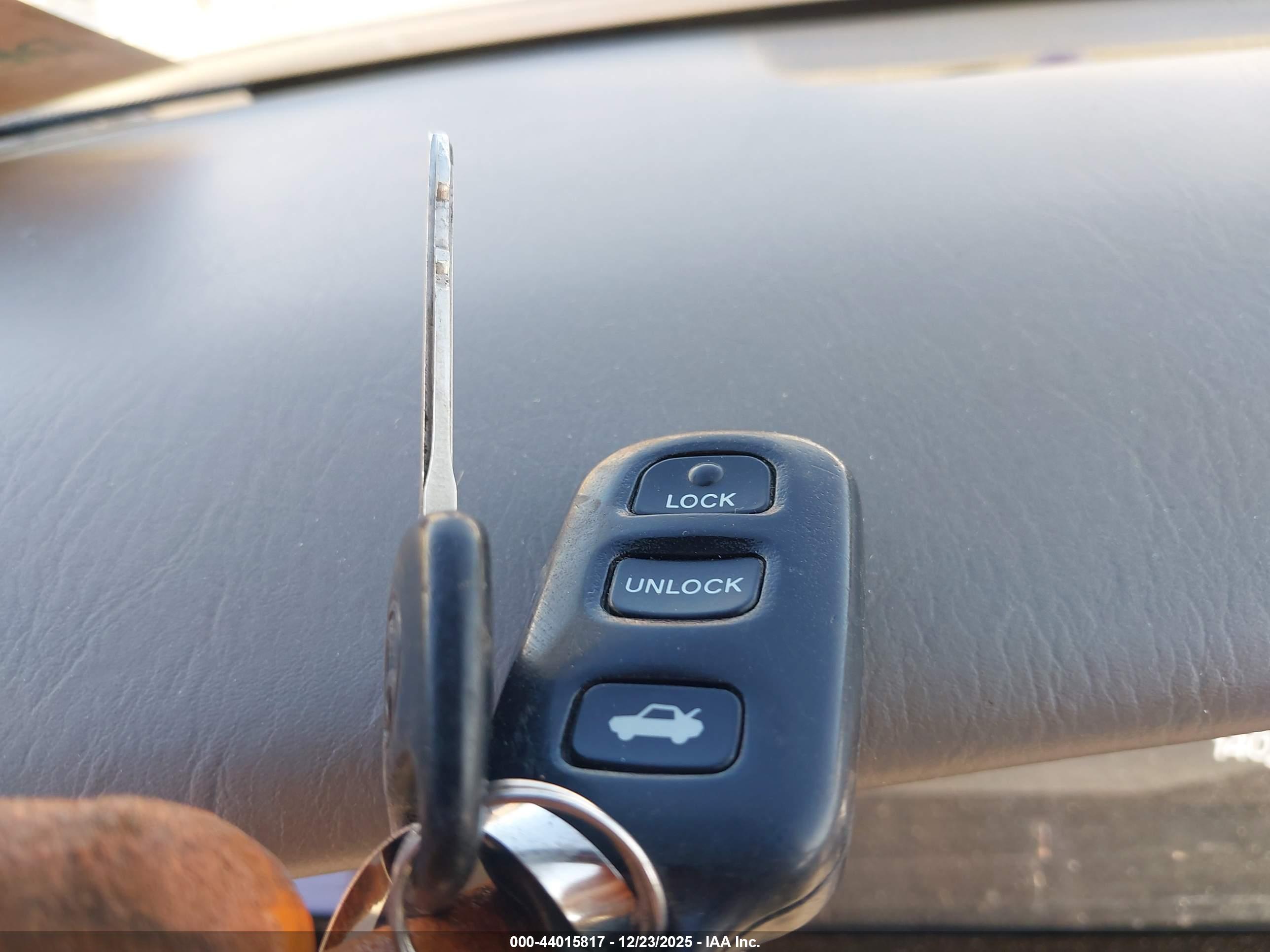 TOYOTA AVALON image 11