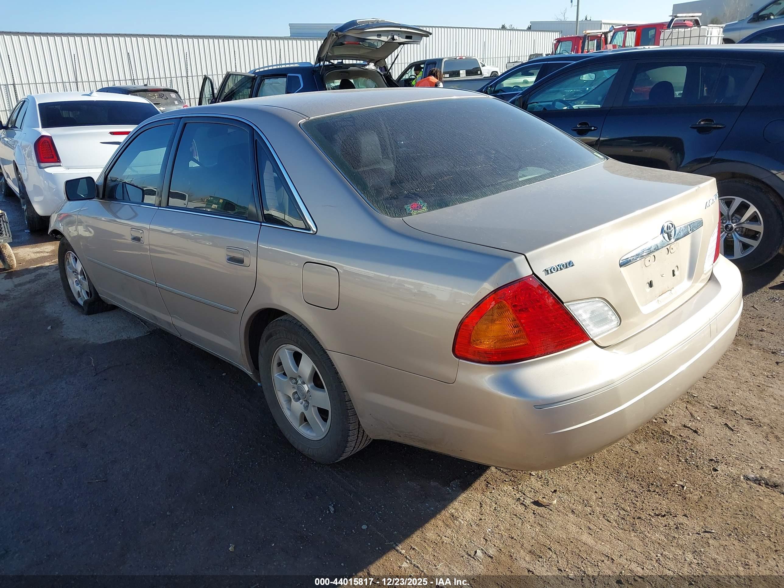 TOYOTA AVALON image 3