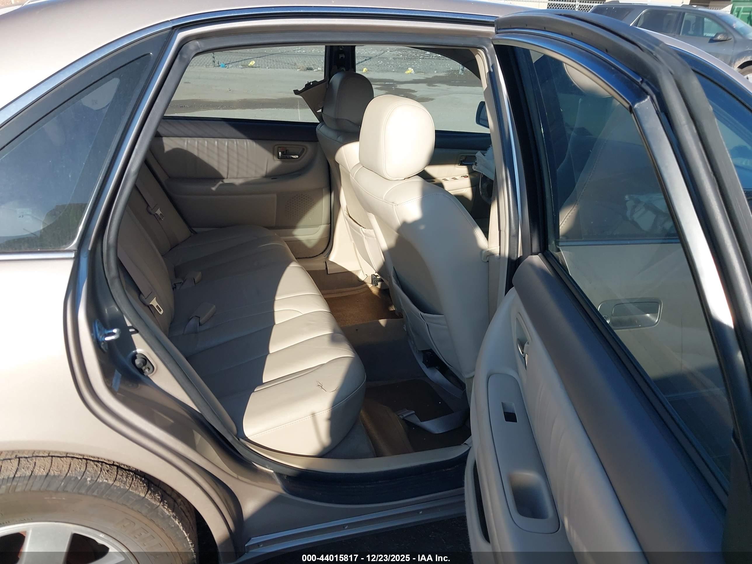 TOYOTA AVALON image 8