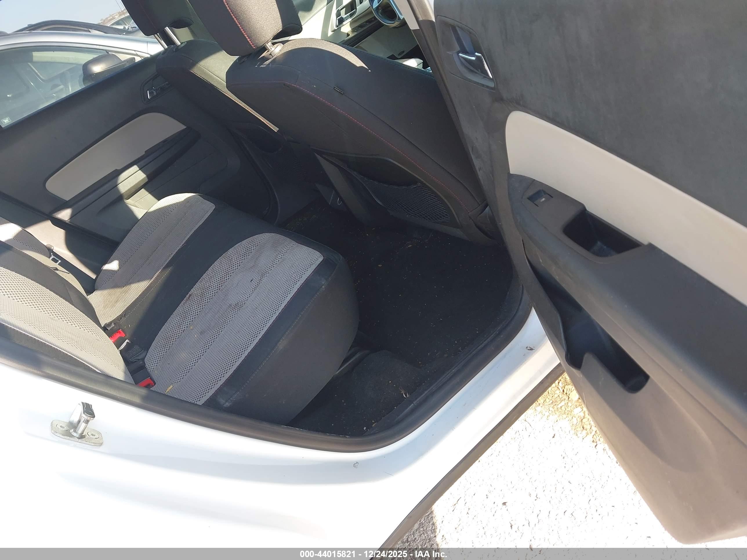 CHEVROLET EQUINOX image 8