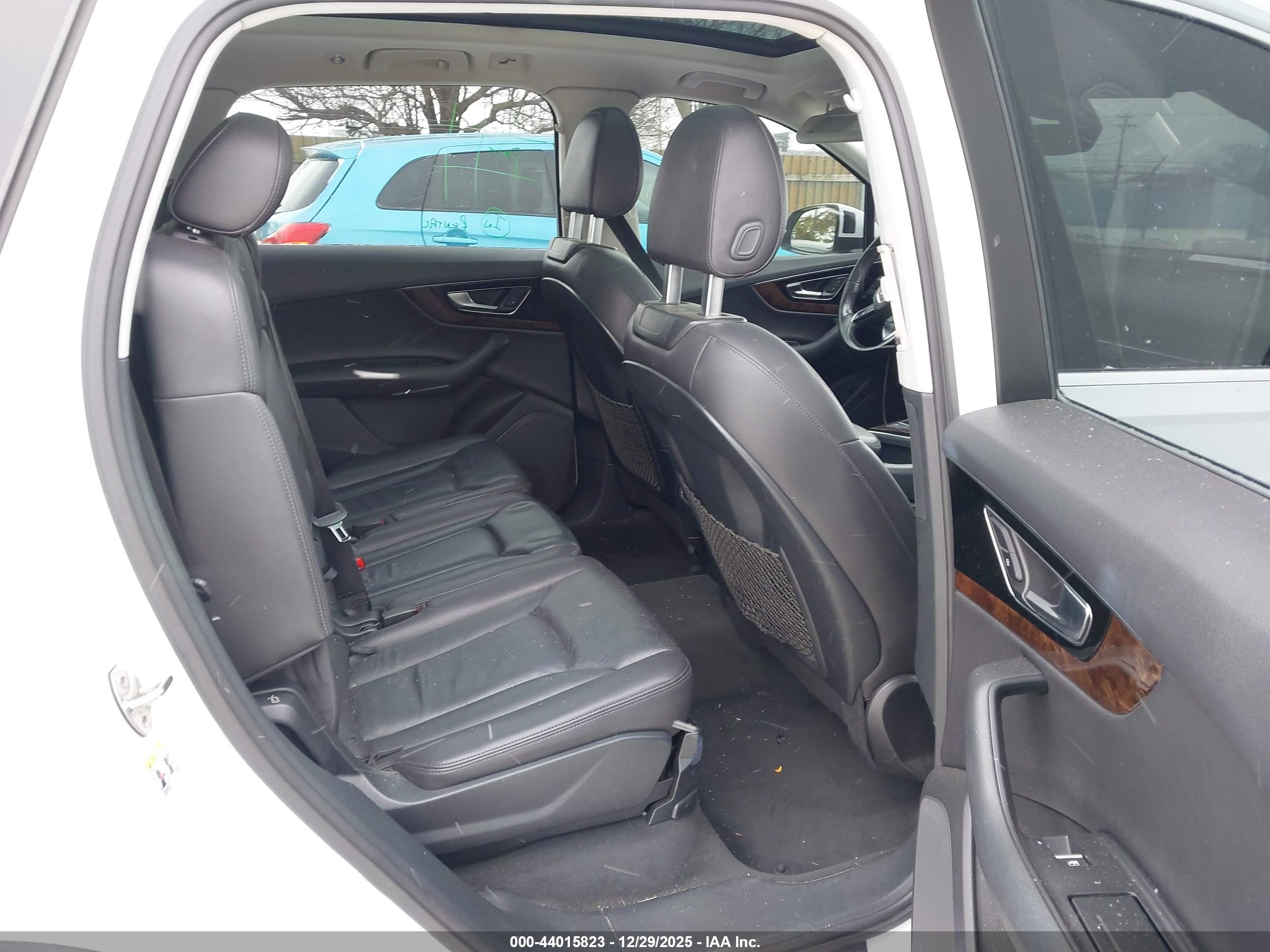AUDI Q7 image 8