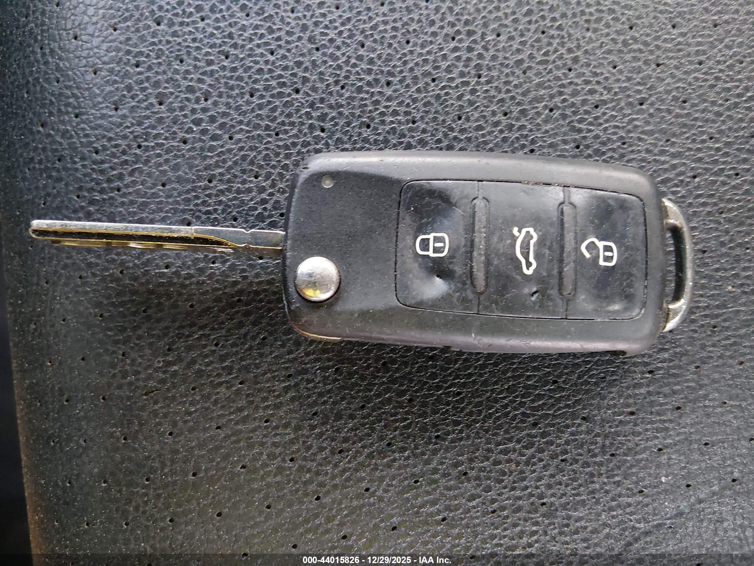VOLKSWAGEN JETTA image 11