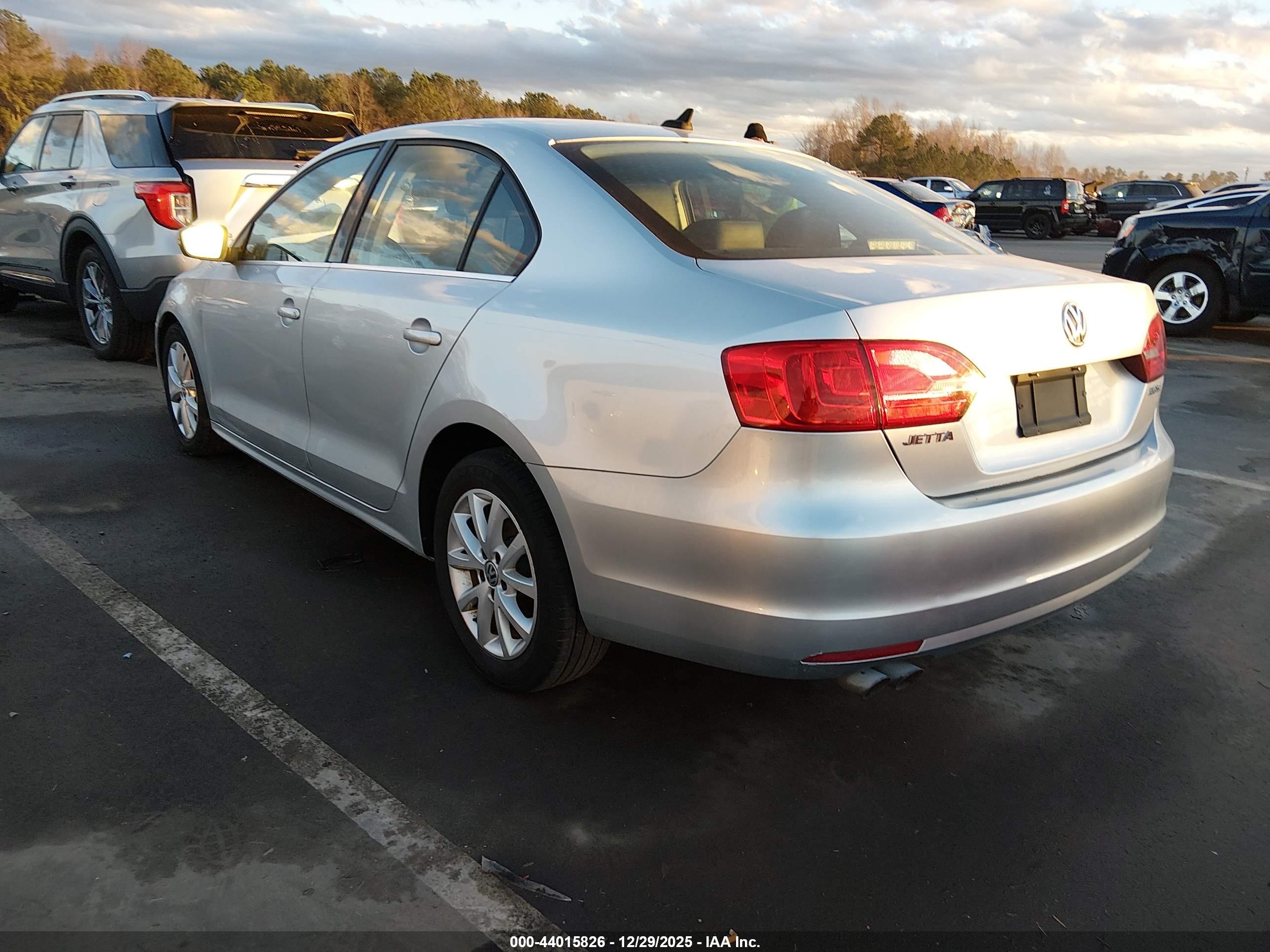 VOLKSWAGEN JETTA image 3