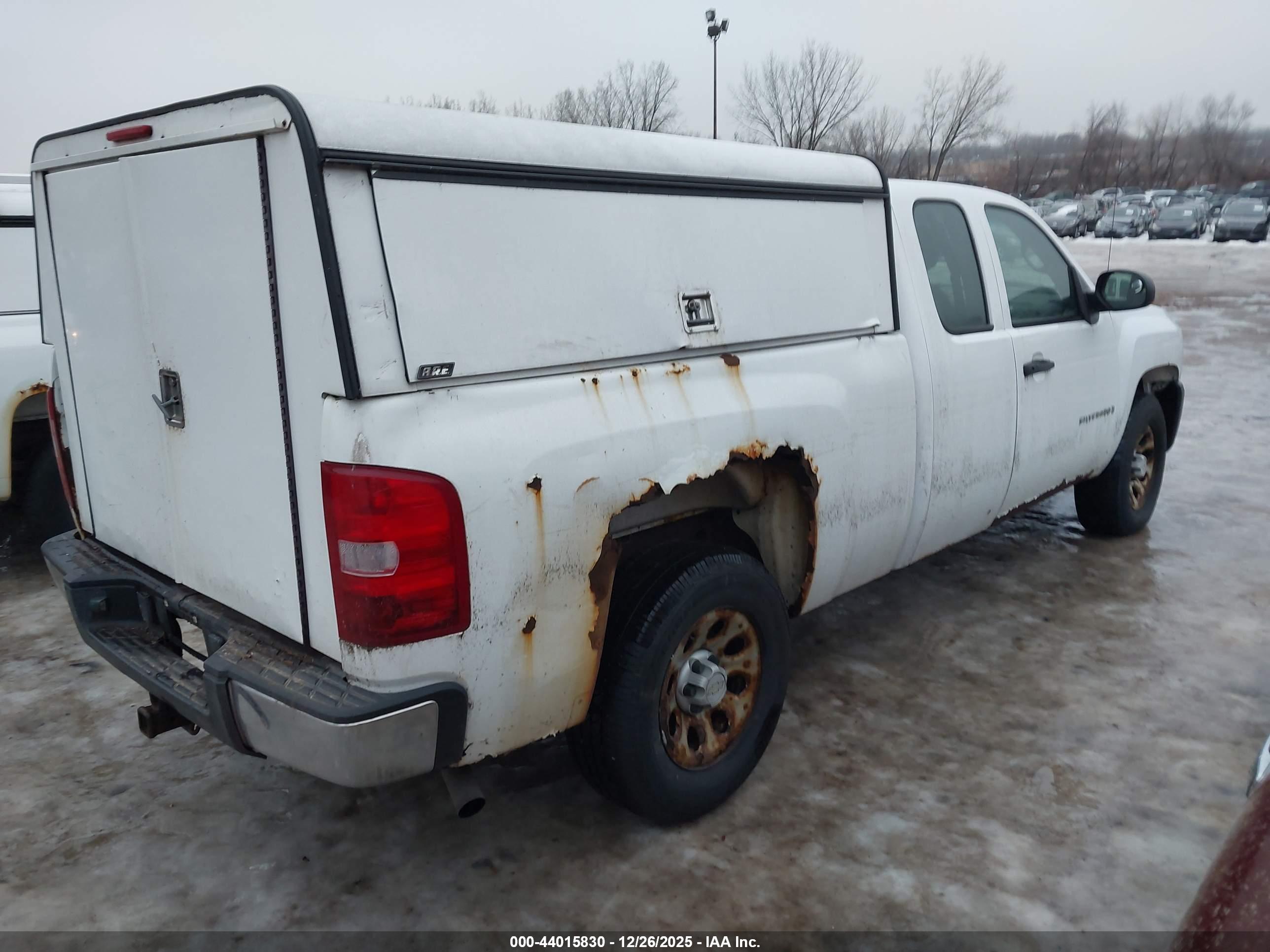 CHEVROLET SILVERADO image 4