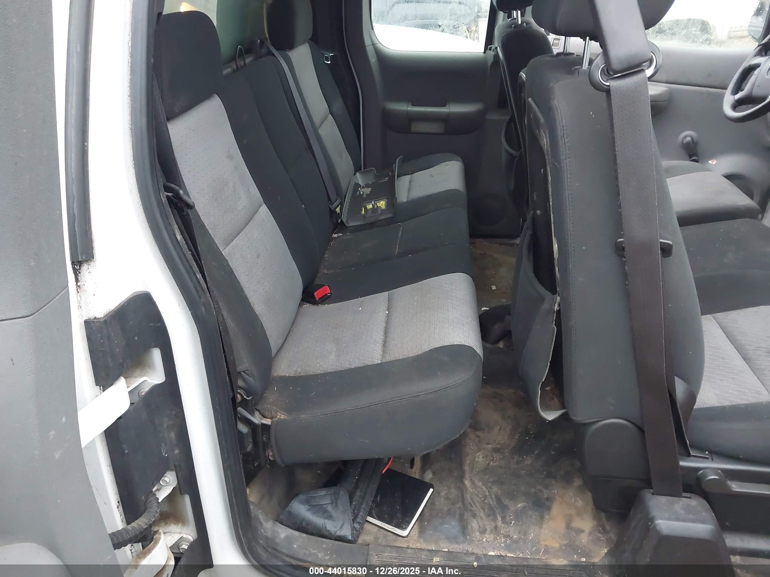 CHEVROLET SILVERADO image 8