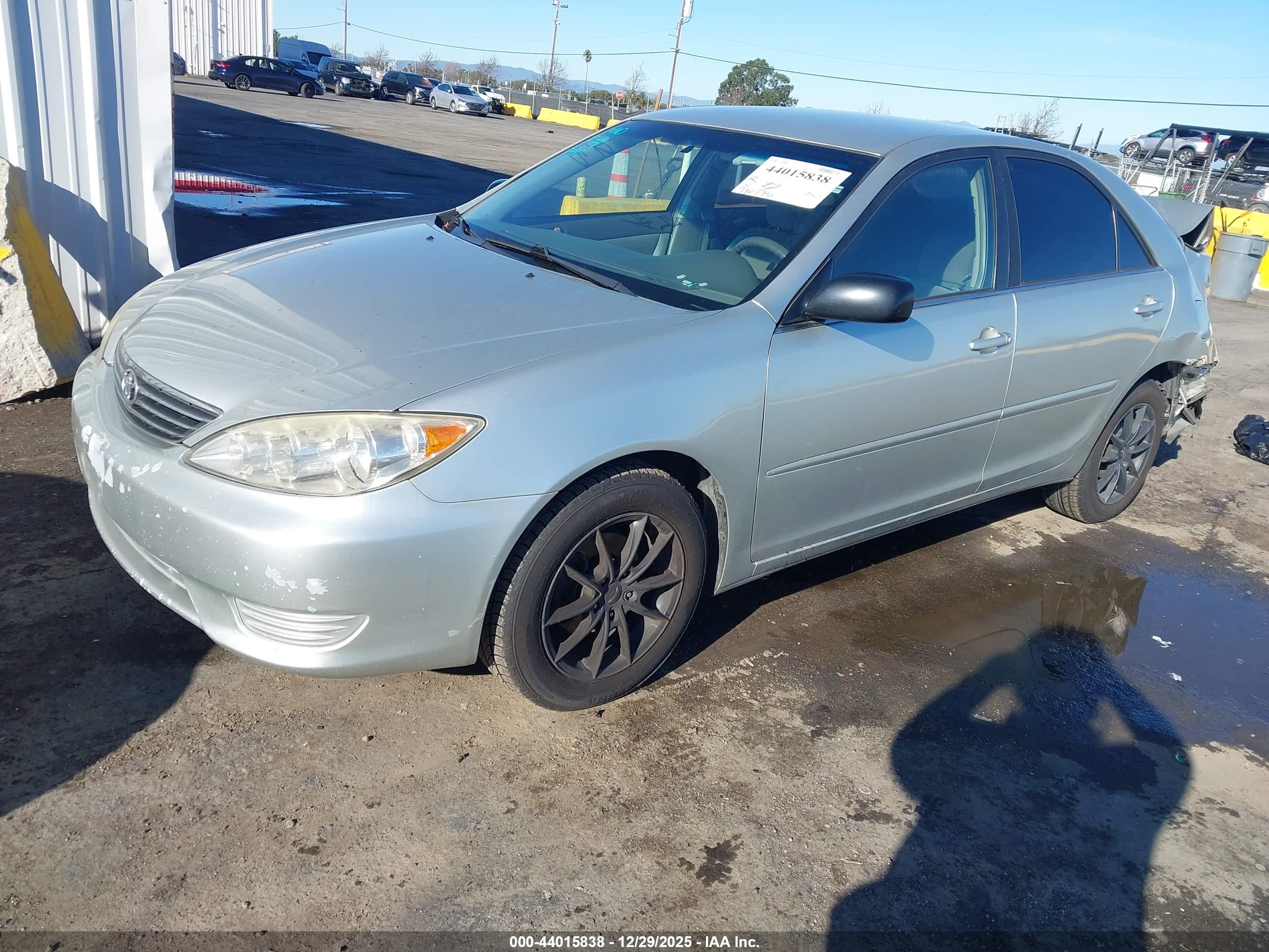 TOYOTA CAMRY image 2