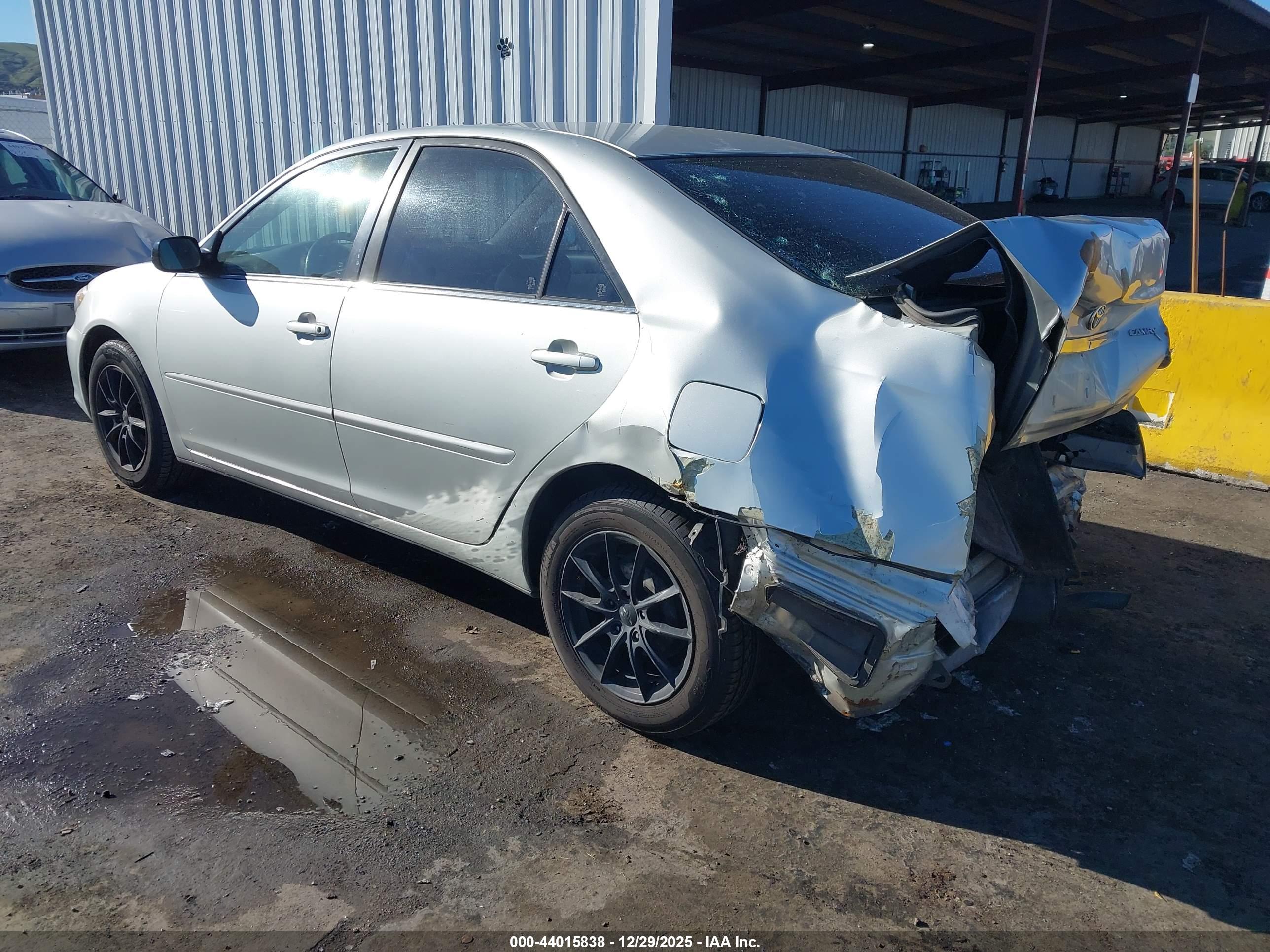 TOYOTA CAMRY image 3