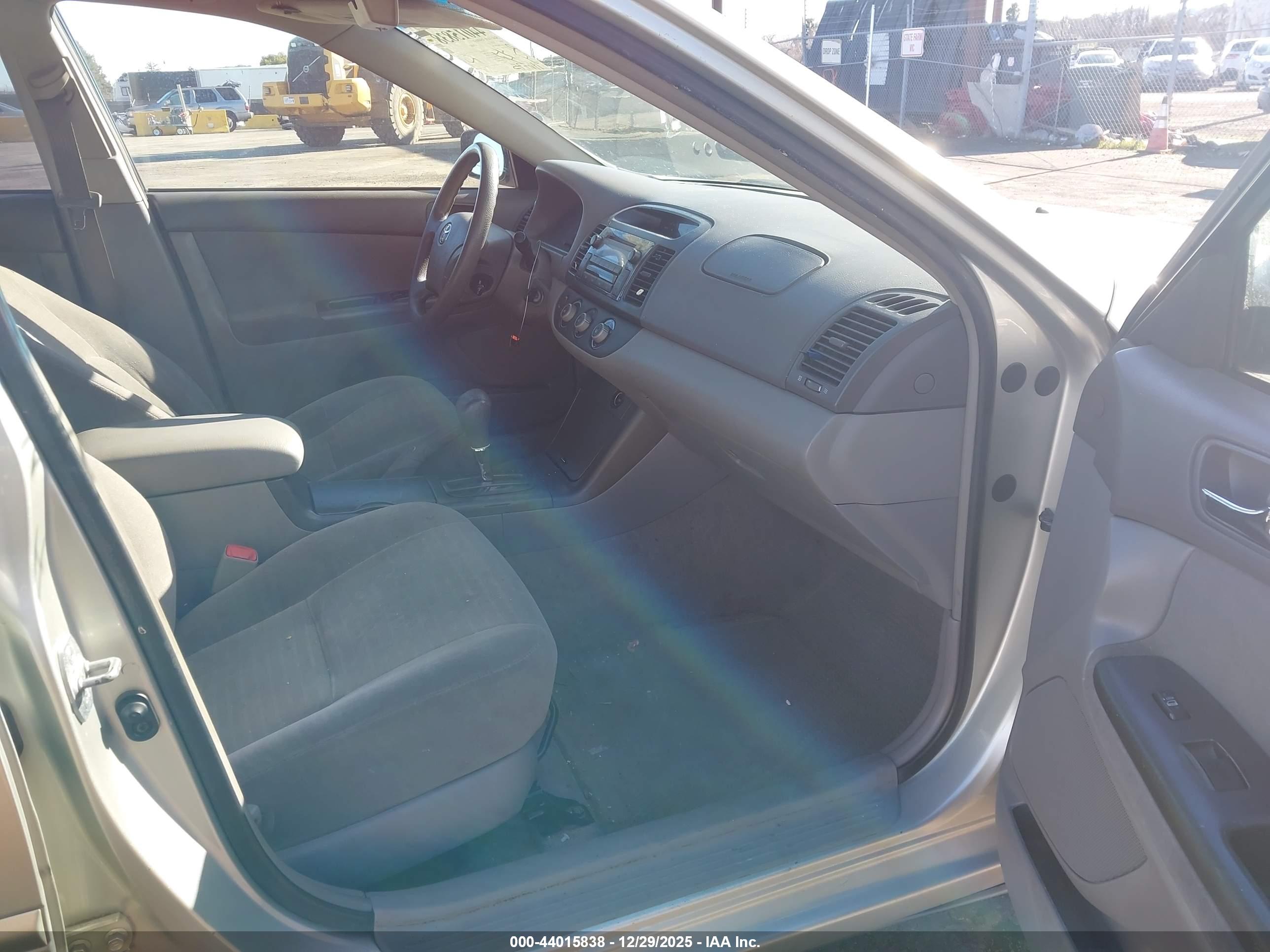 TOYOTA CAMRY image 5