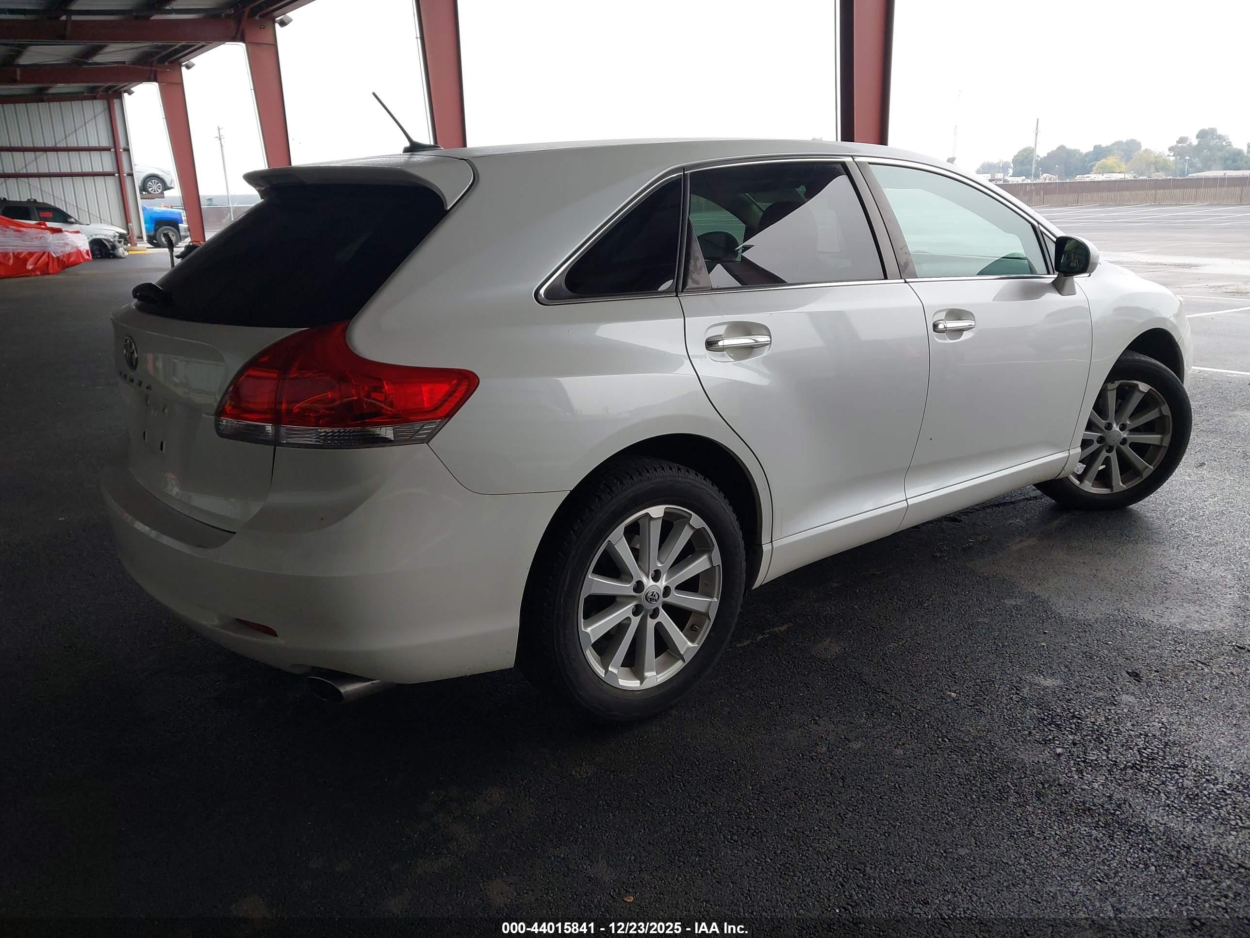 TOYOTA VENZA image 4