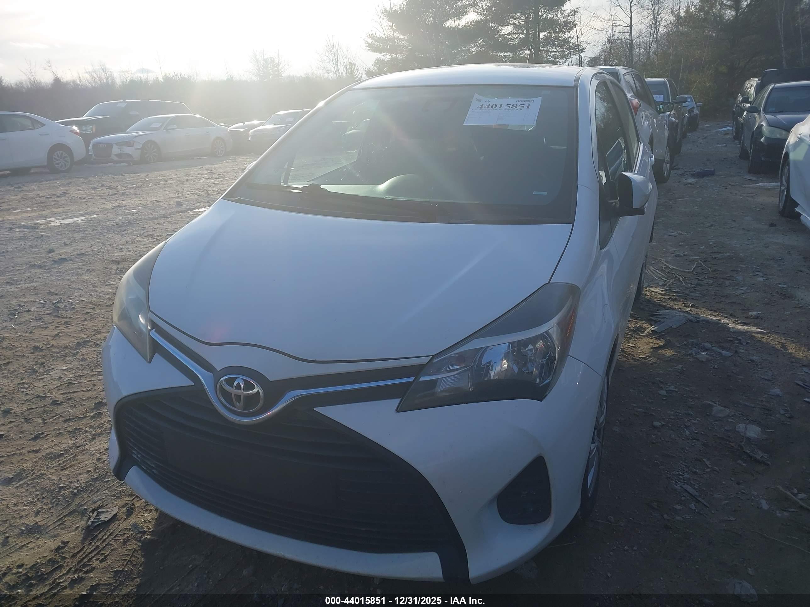 TOYOTA YARIS image 2