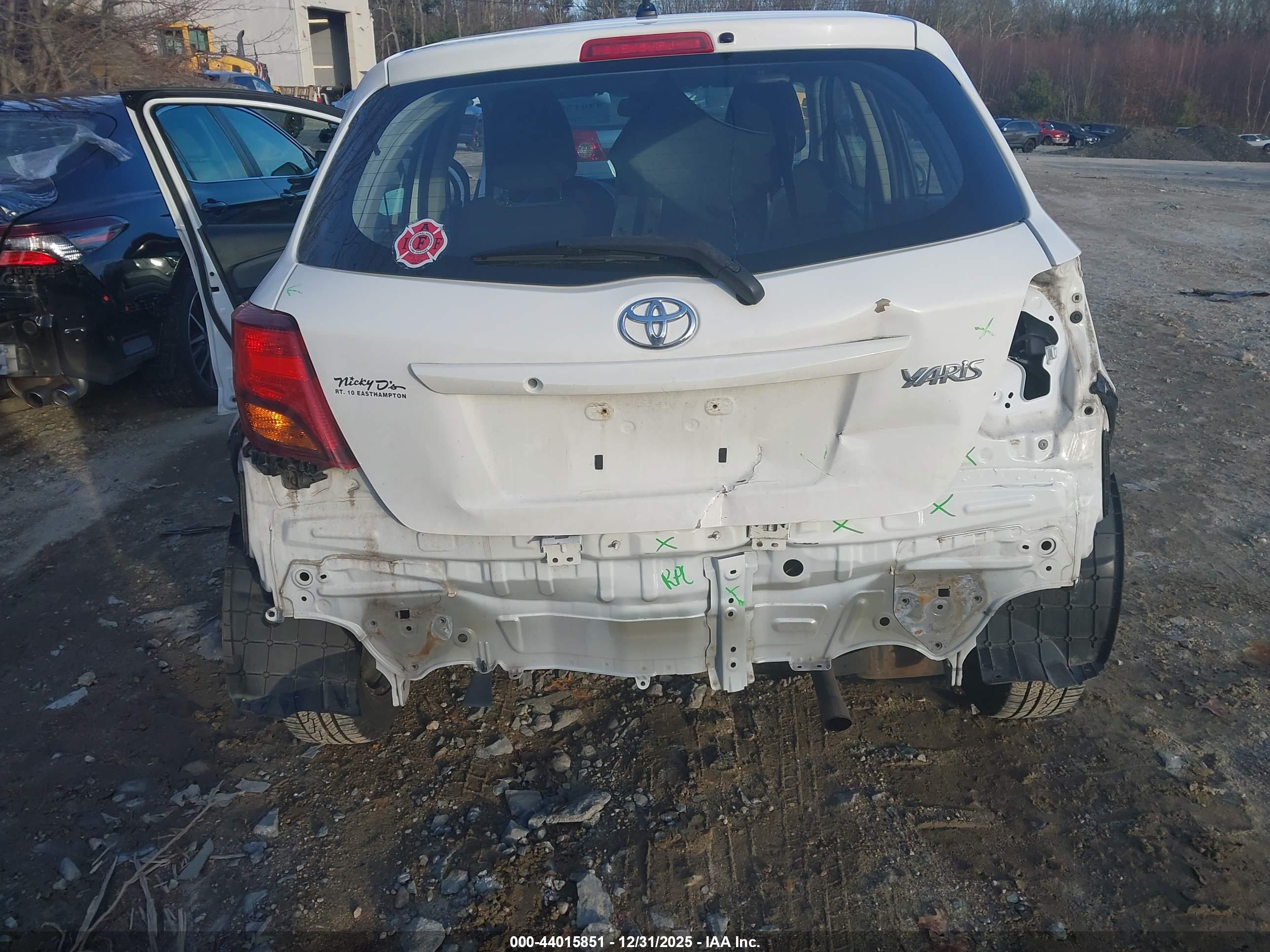 TOYOTA YARIS image 6