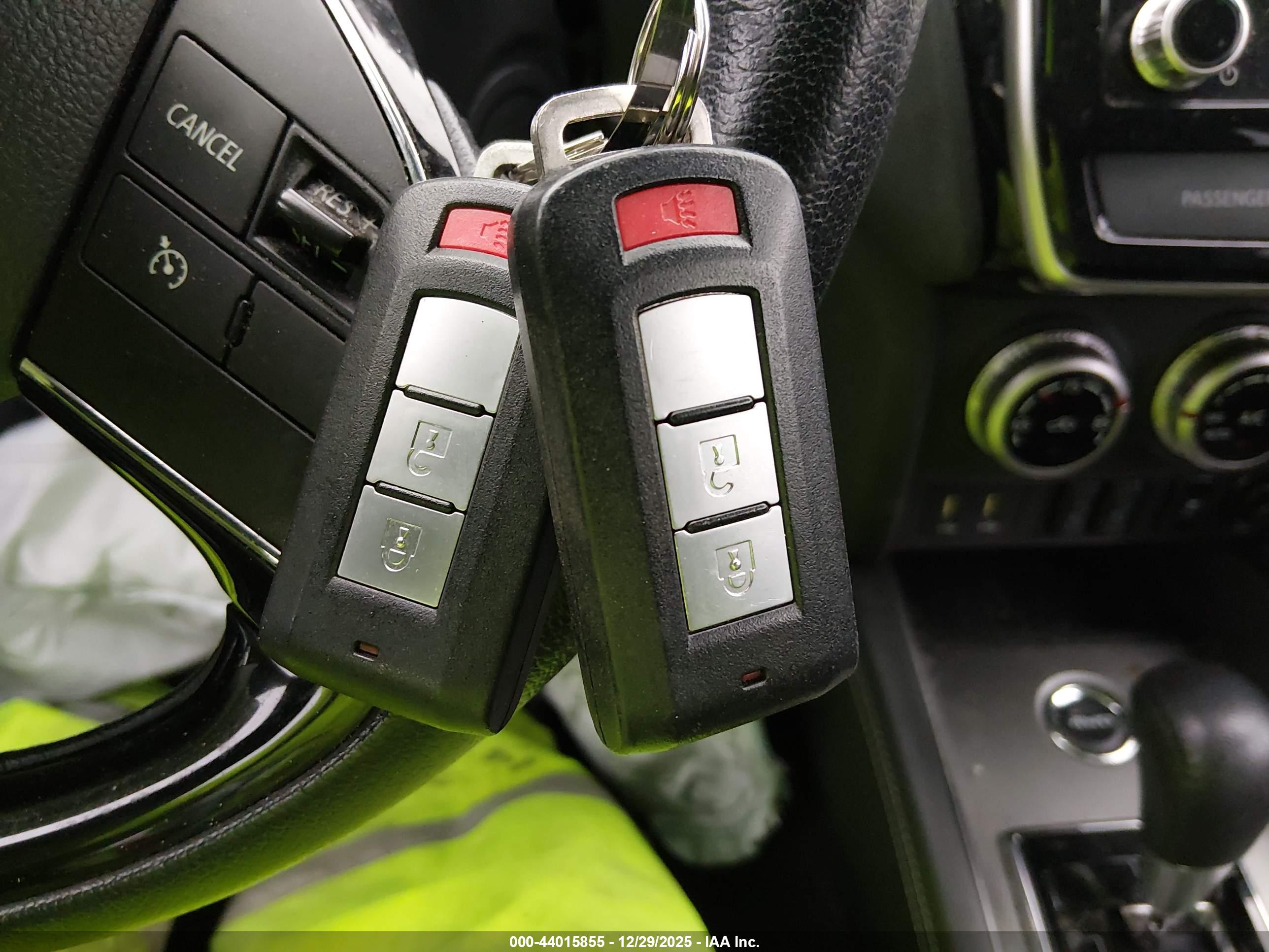 MITSUBISHI OUTLANDER image 11