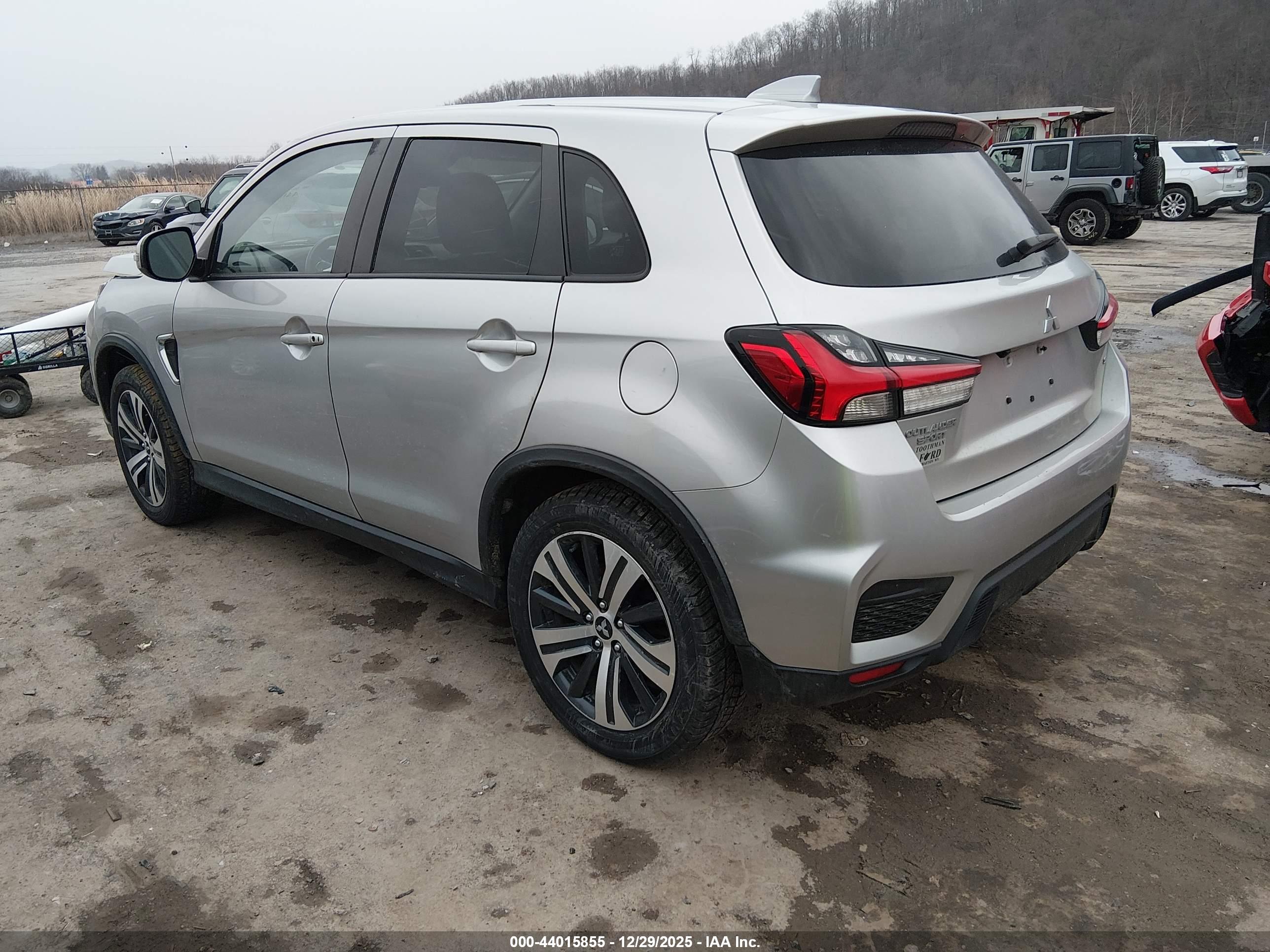MITSUBISHI OUTLANDER image 3