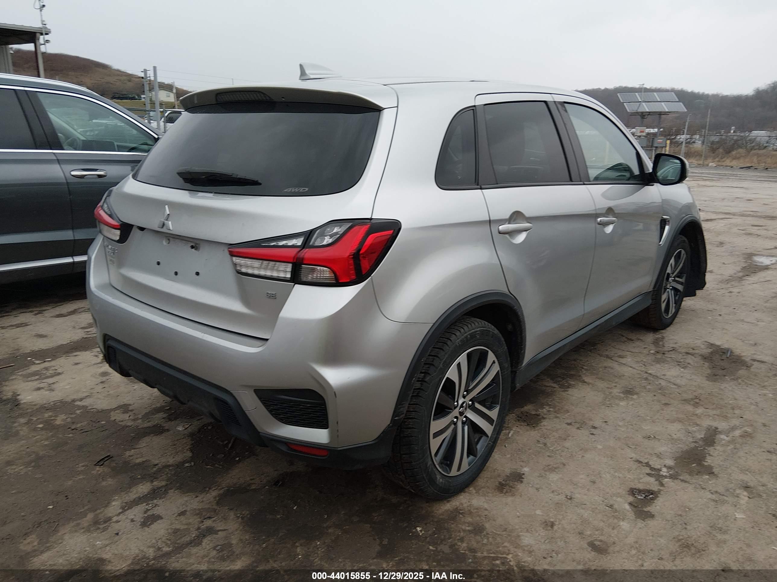 MITSUBISHI OUTLANDER image 4