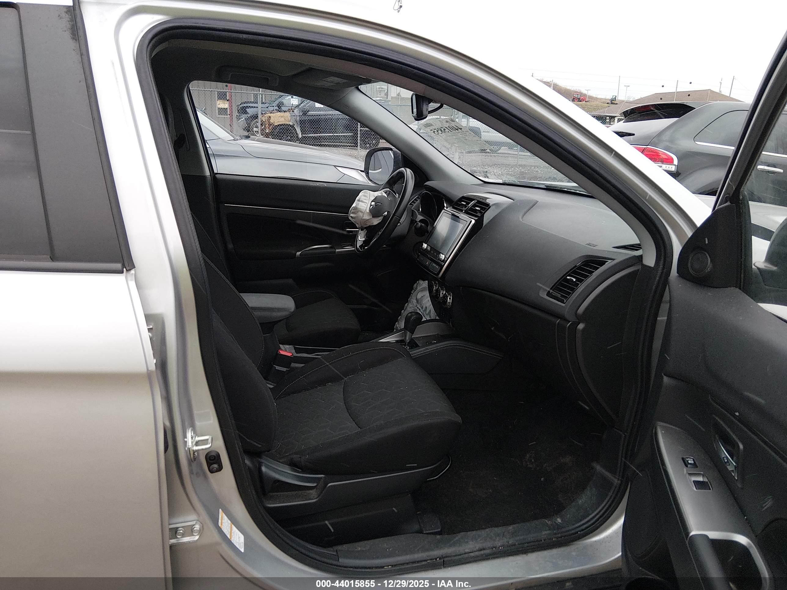 MITSUBISHI OUTLANDER image 5