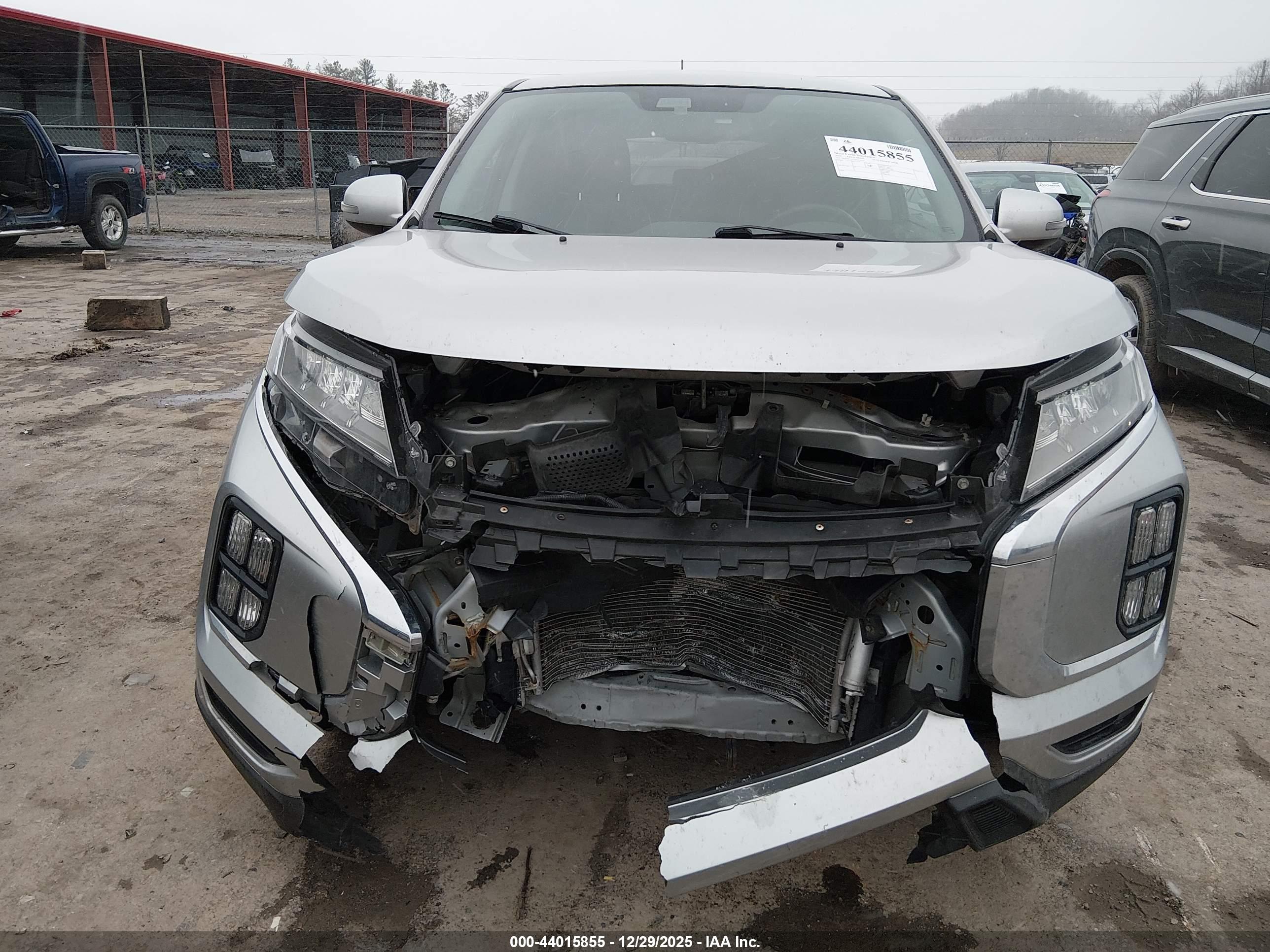 MITSUBISHI OUTLANDER image 6