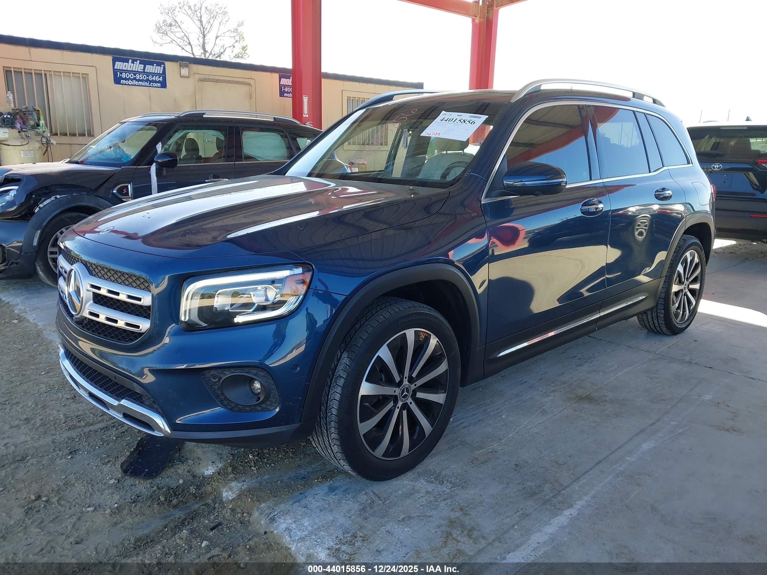 MERCEDES-BENZ GLB image 2