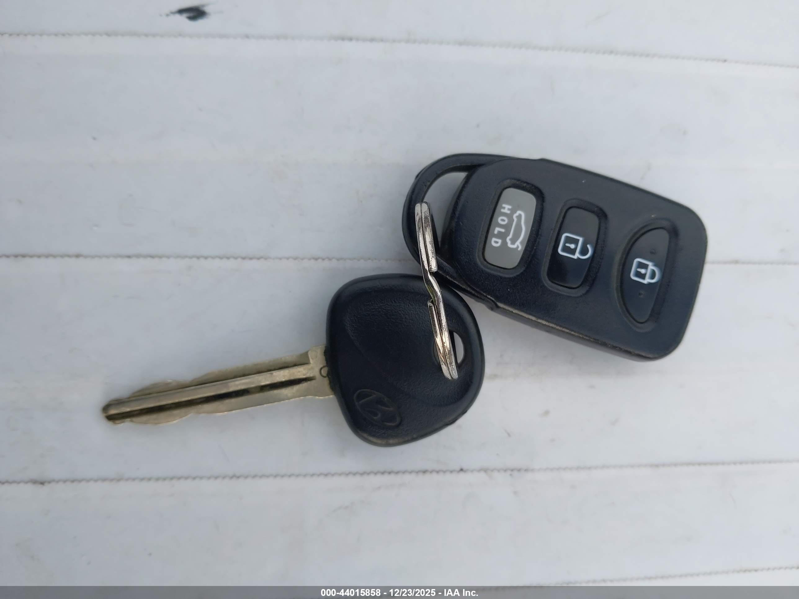 HYUNDAI ELANTRA image 11