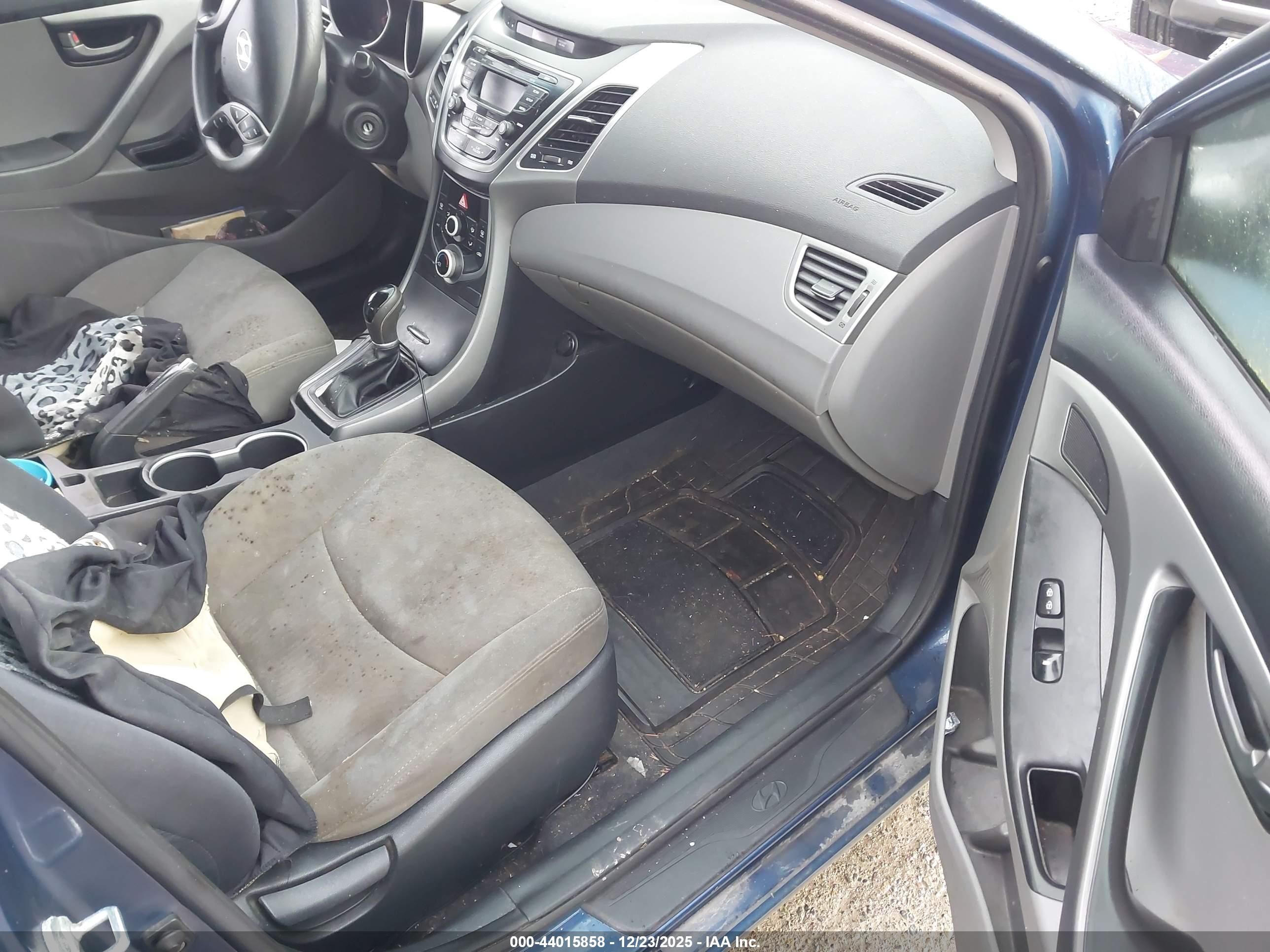 HYUNDAI ELANTRA image 5