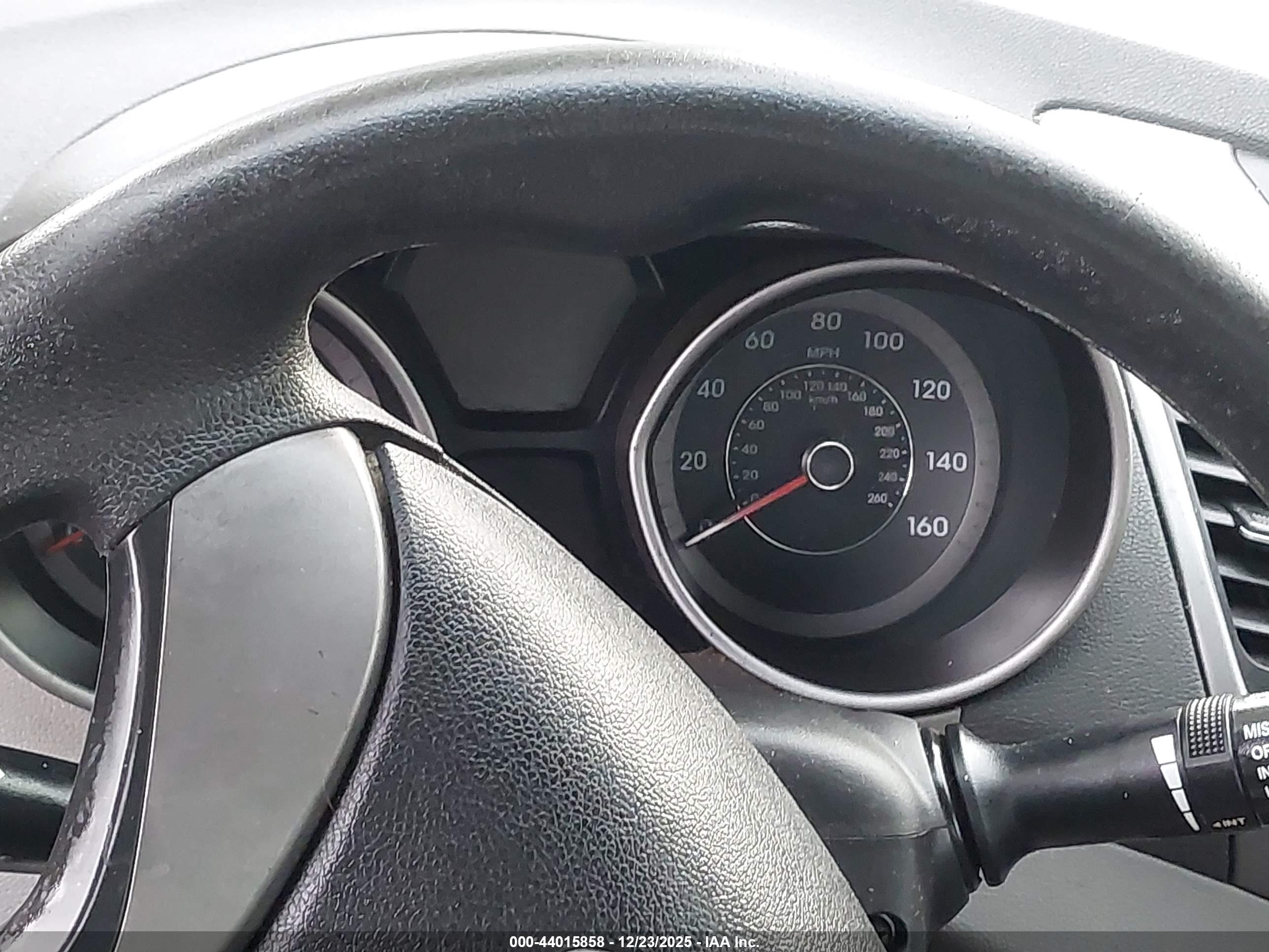 HYUNDAI ELANTRA image 7