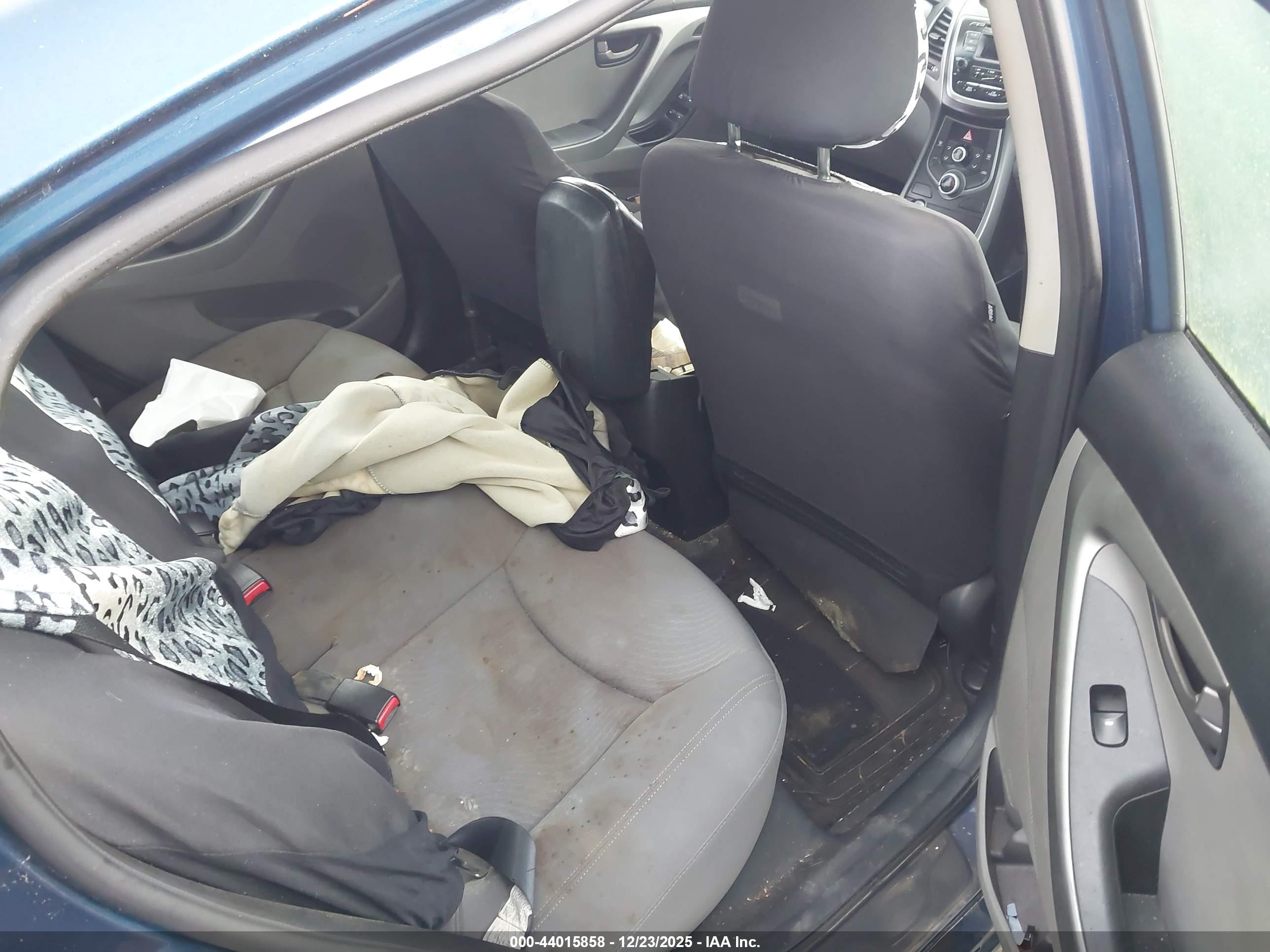 HYUNDAI ELANTRA image 8