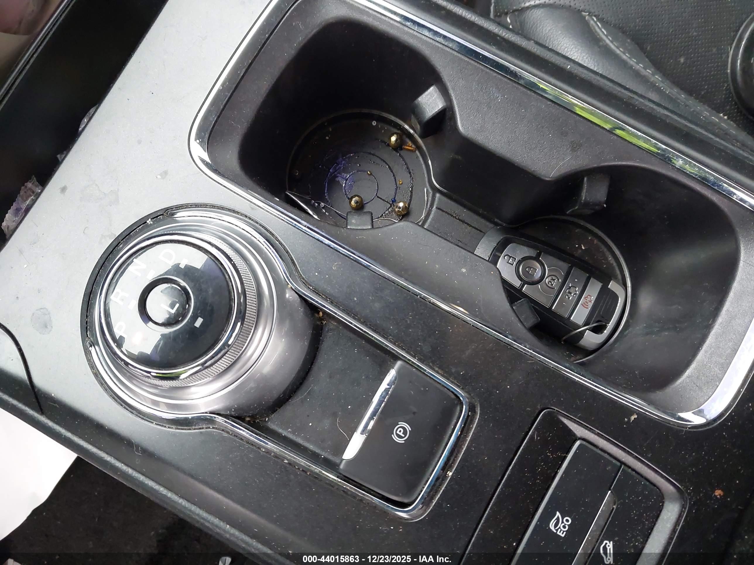 FORD FUSION image 11
