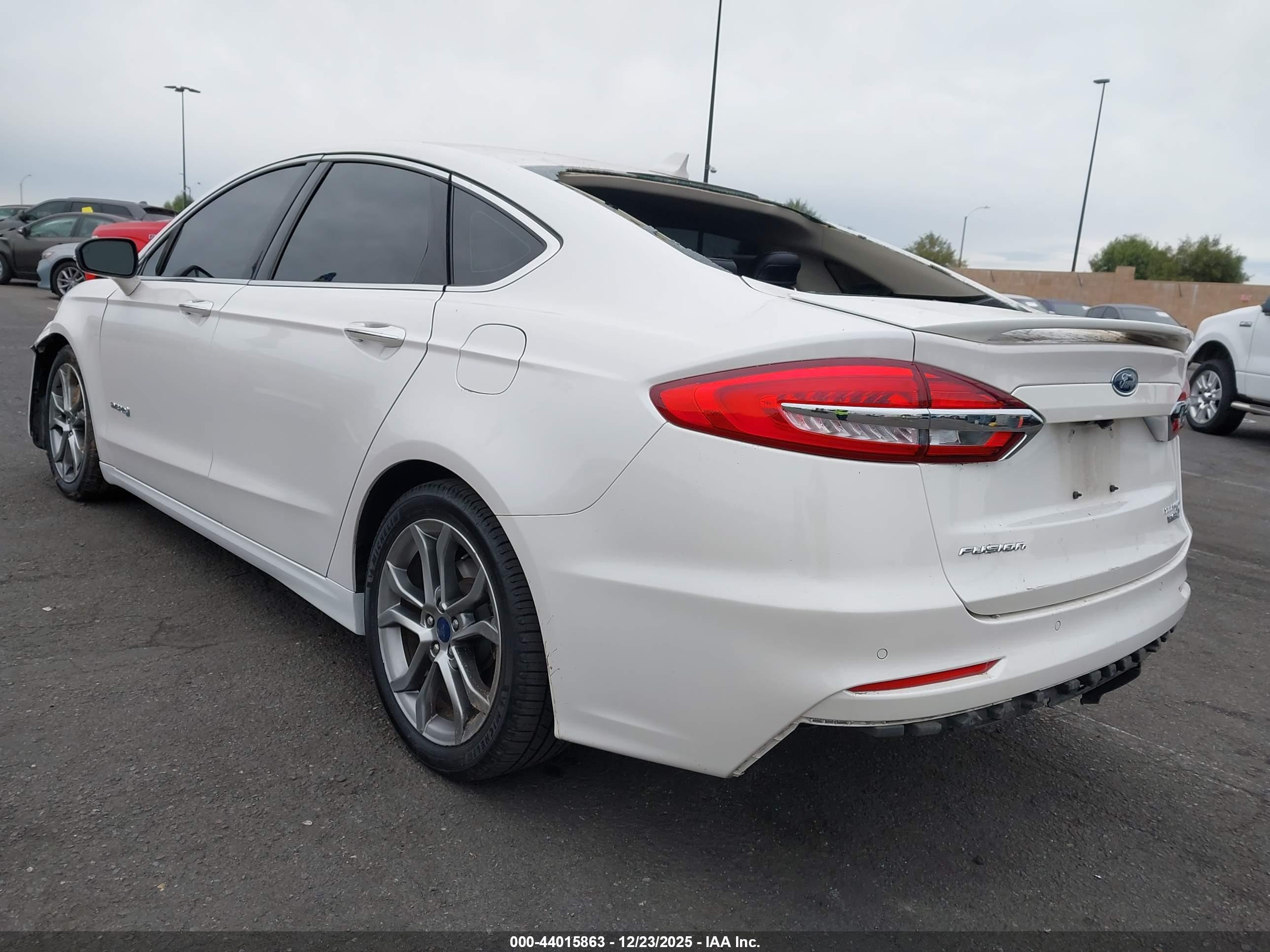 FORD FUSION image 3