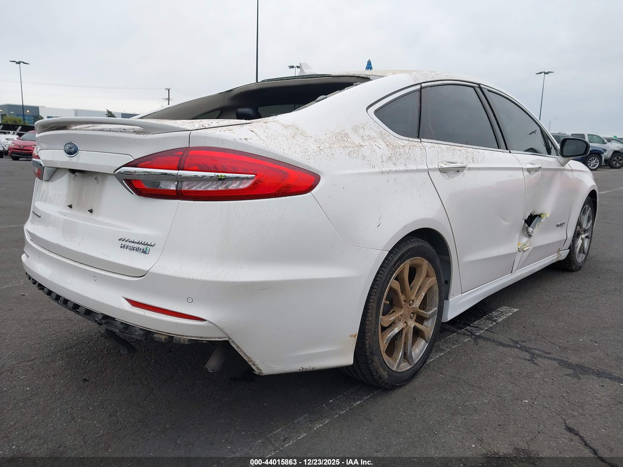 FORD FUSION image 4