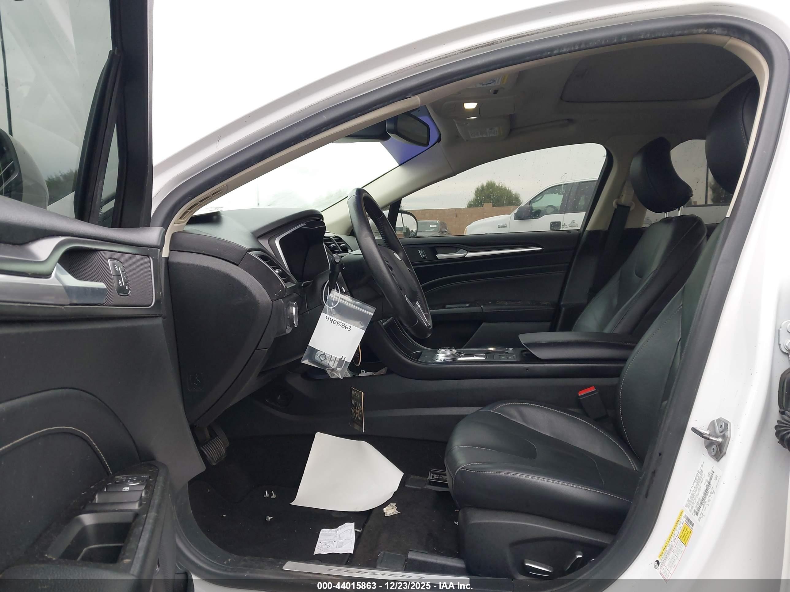 FORD FUSION image 5