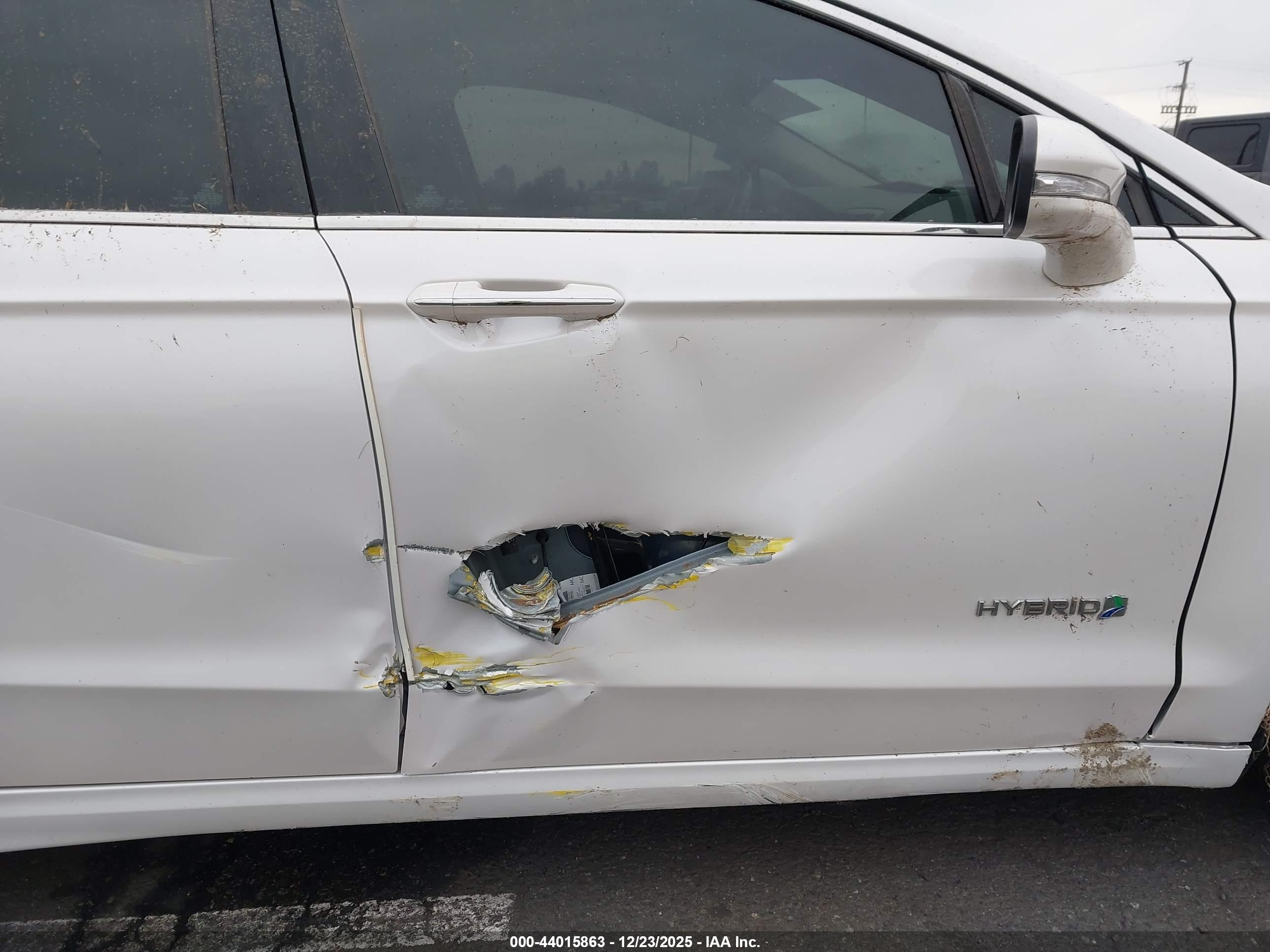 FORD FUSION image 6