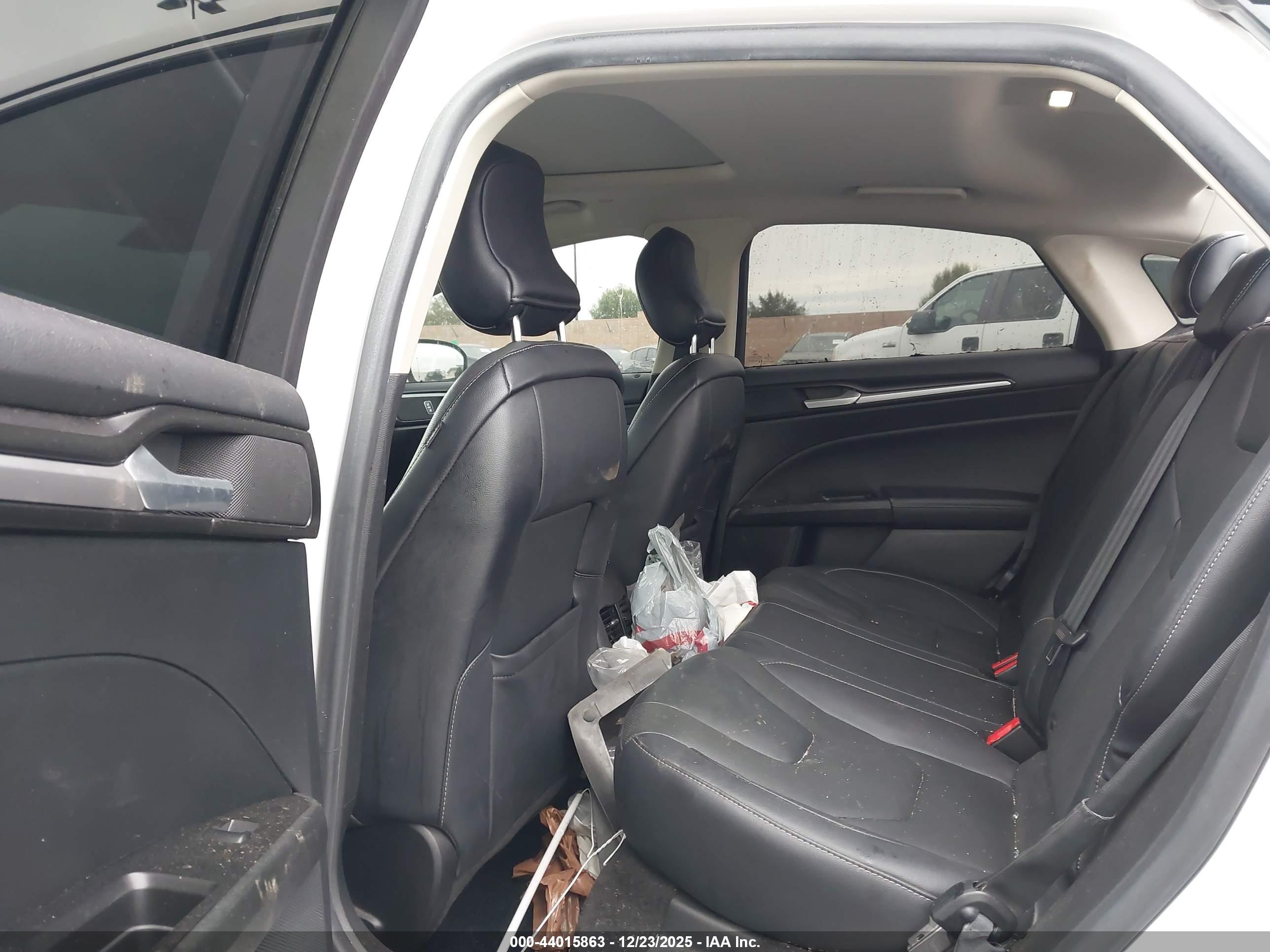 FORD FUSION image 8