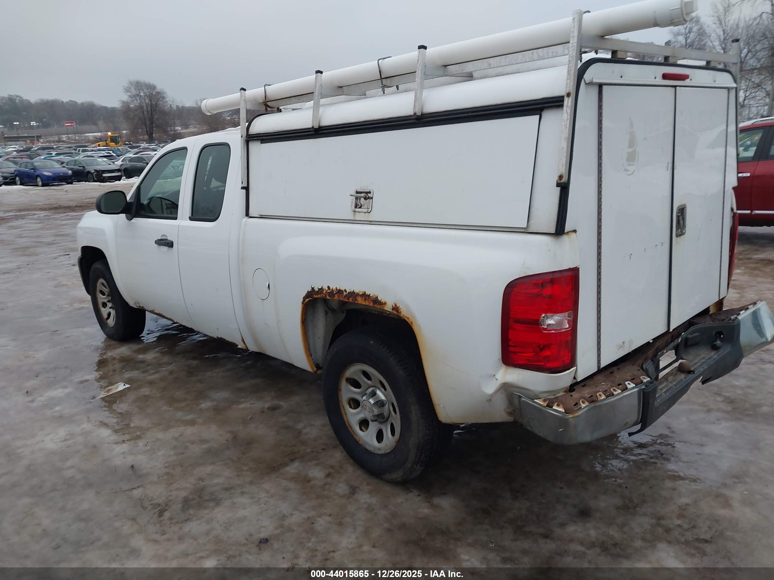 CHEVROLET SILVERADO image 3