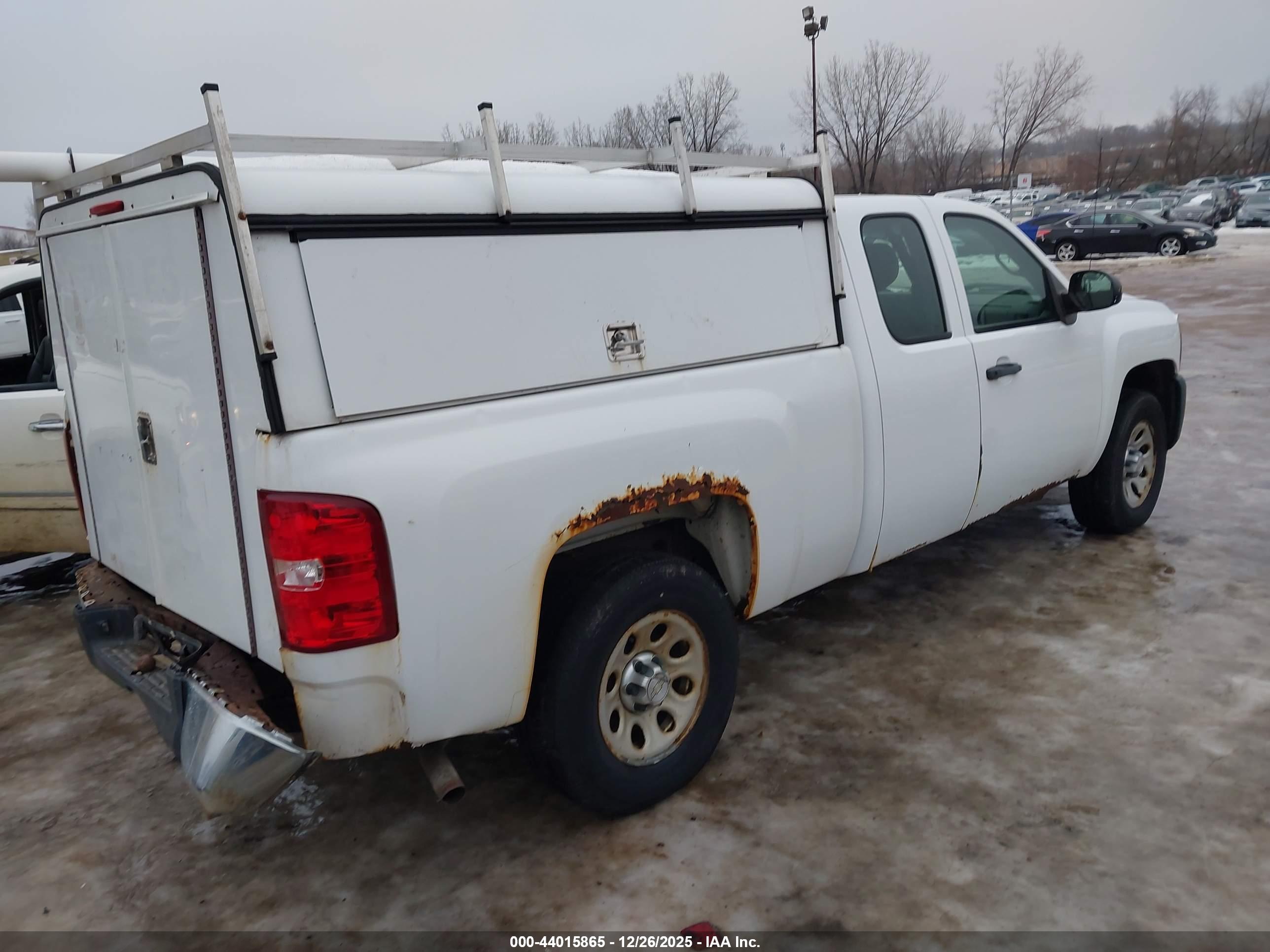 CHEVROLET SILVERADO image 4