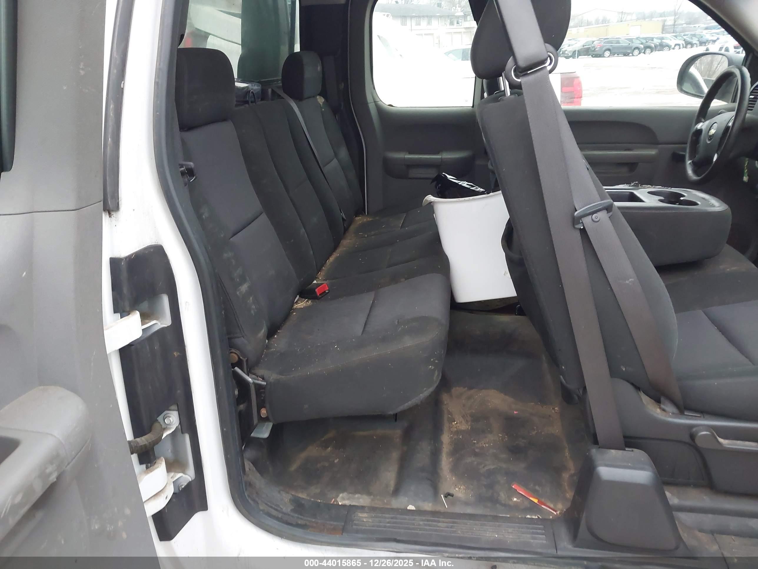 CHEVROLET SILVERADO image 8