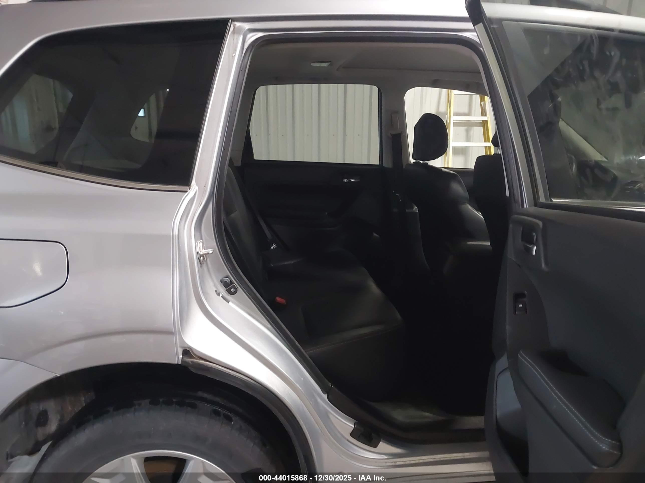 SUBARU FORESTER image 8
