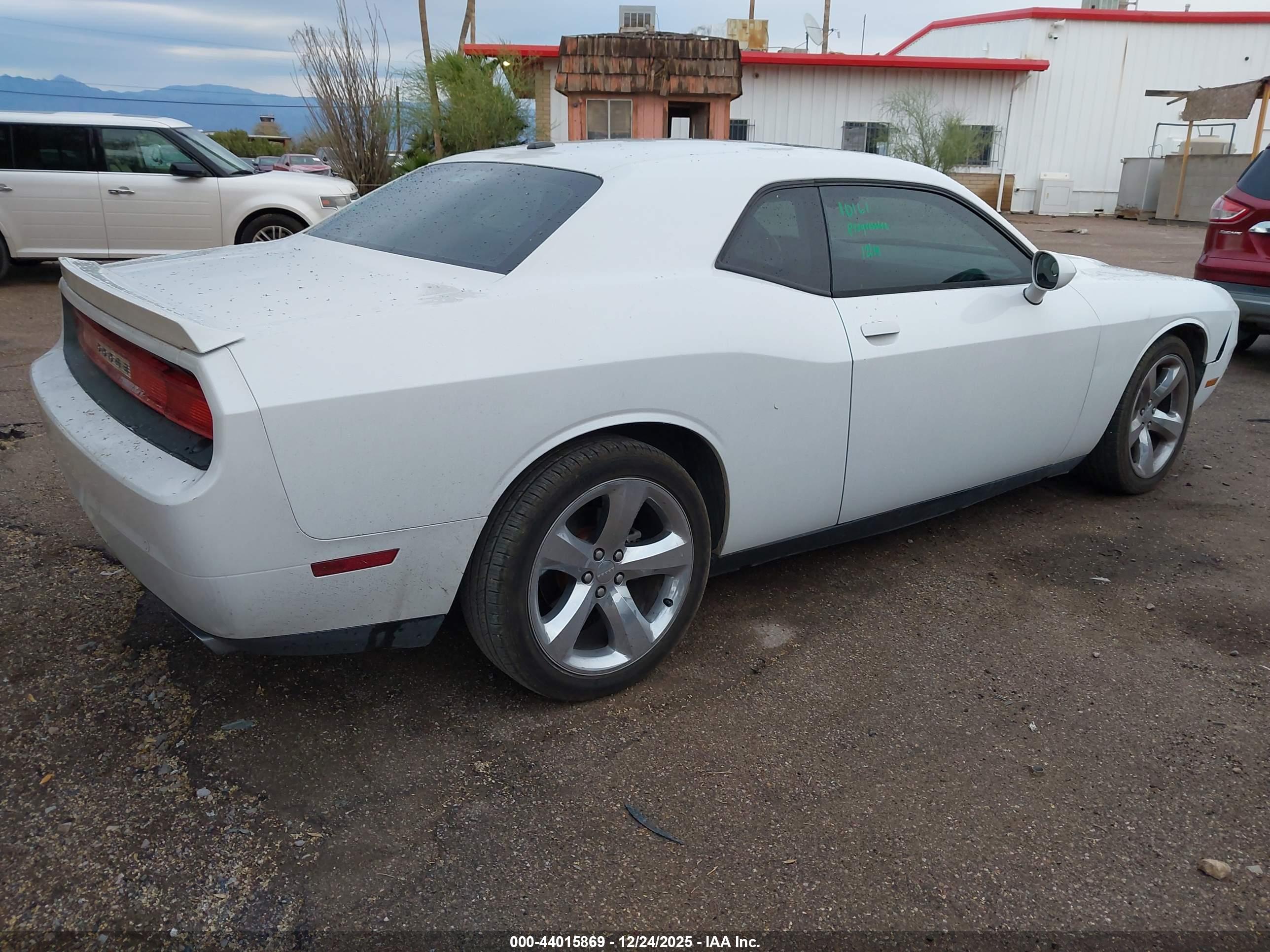 DODGE CHALLENGER image 4