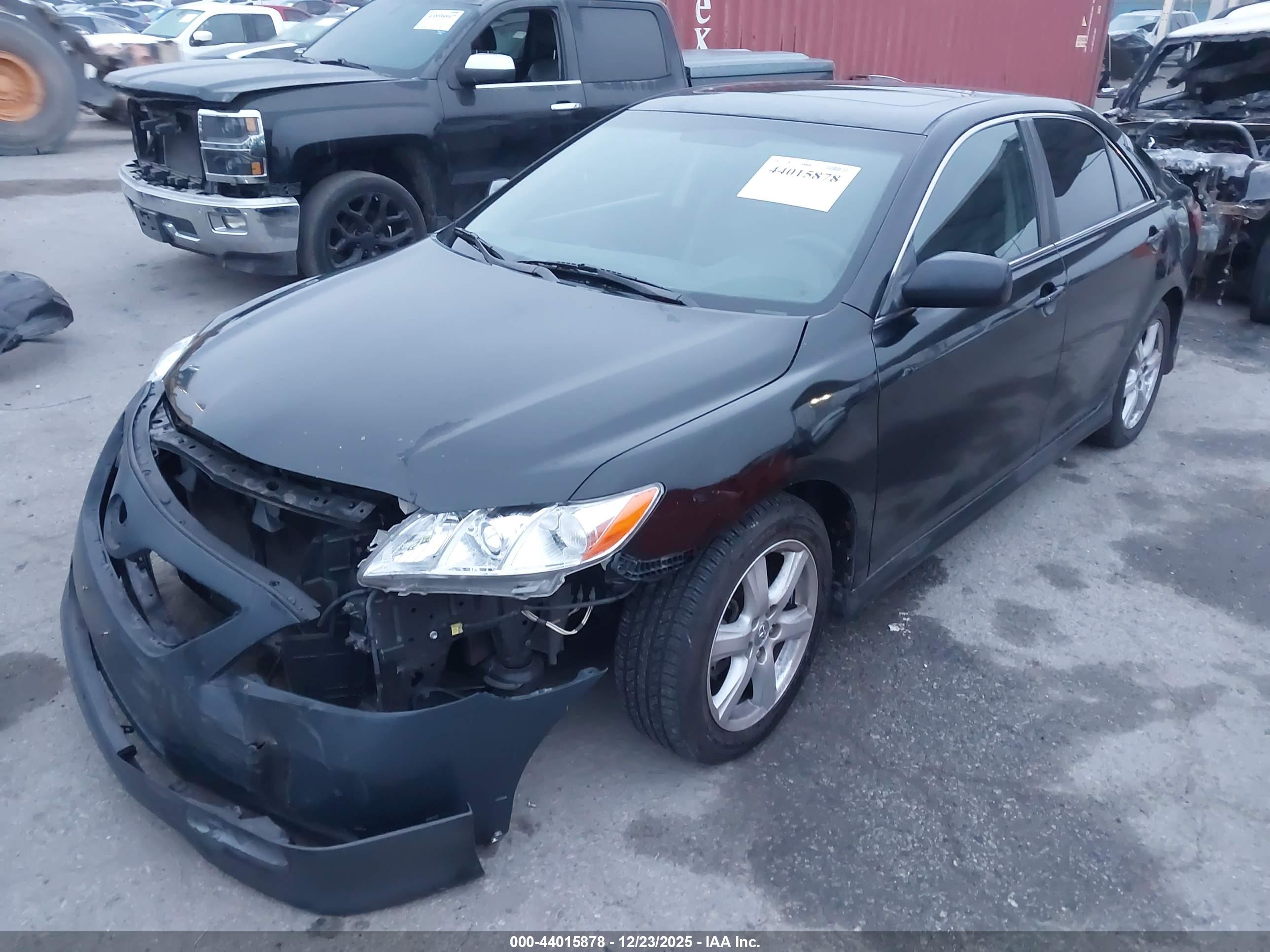 TOYOTA CAMRY image 2