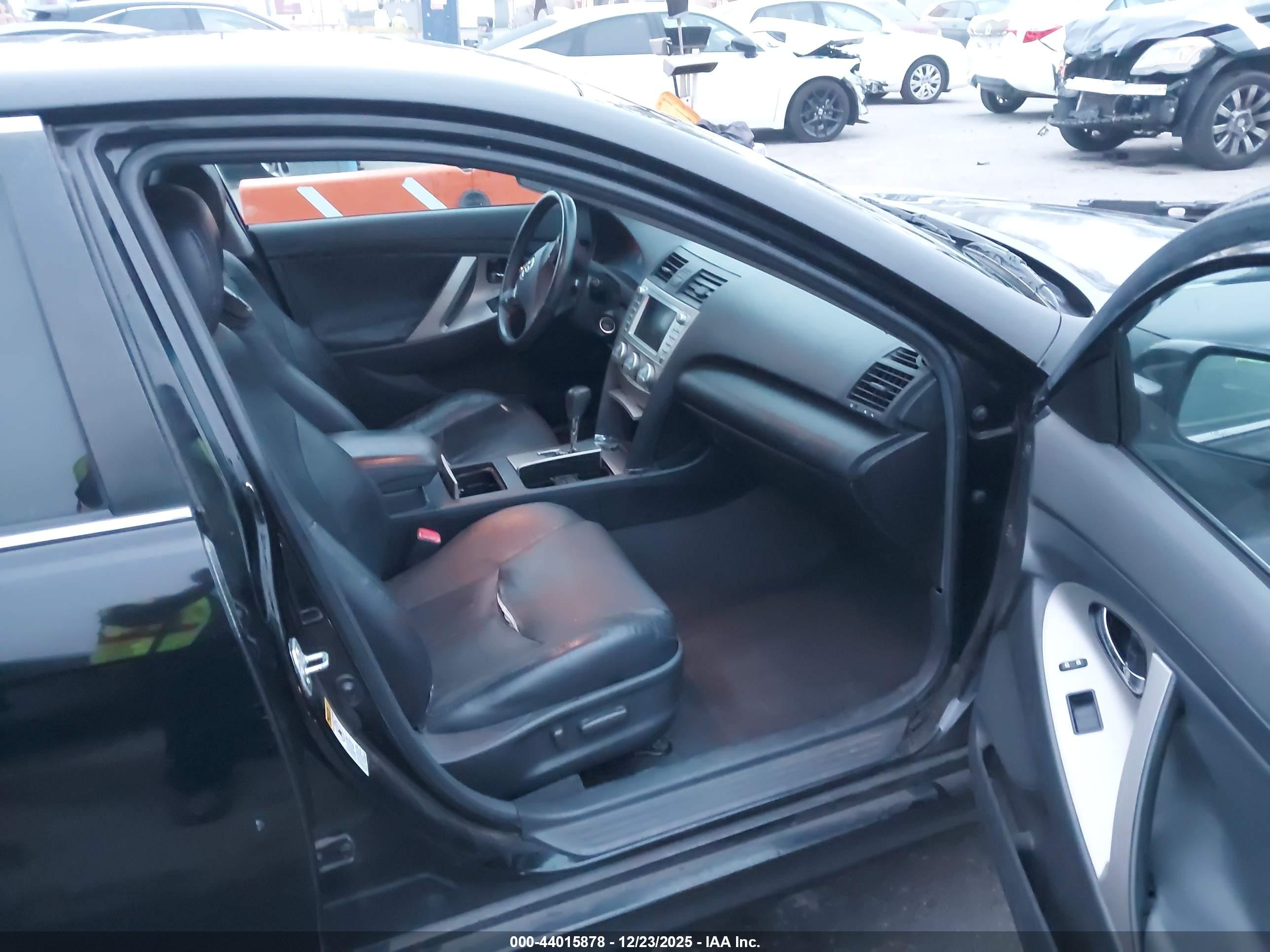 TOYOTA CAMRY image 5