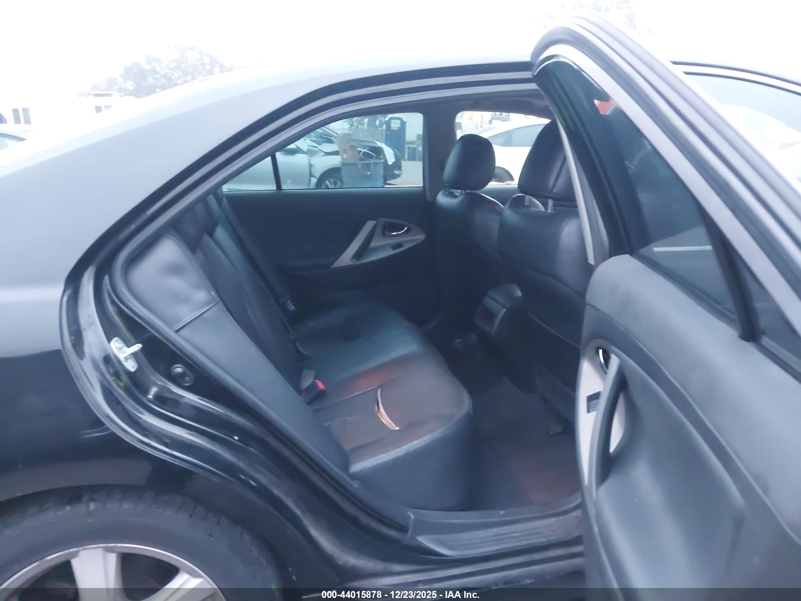TOYOTA CAMRY image 8