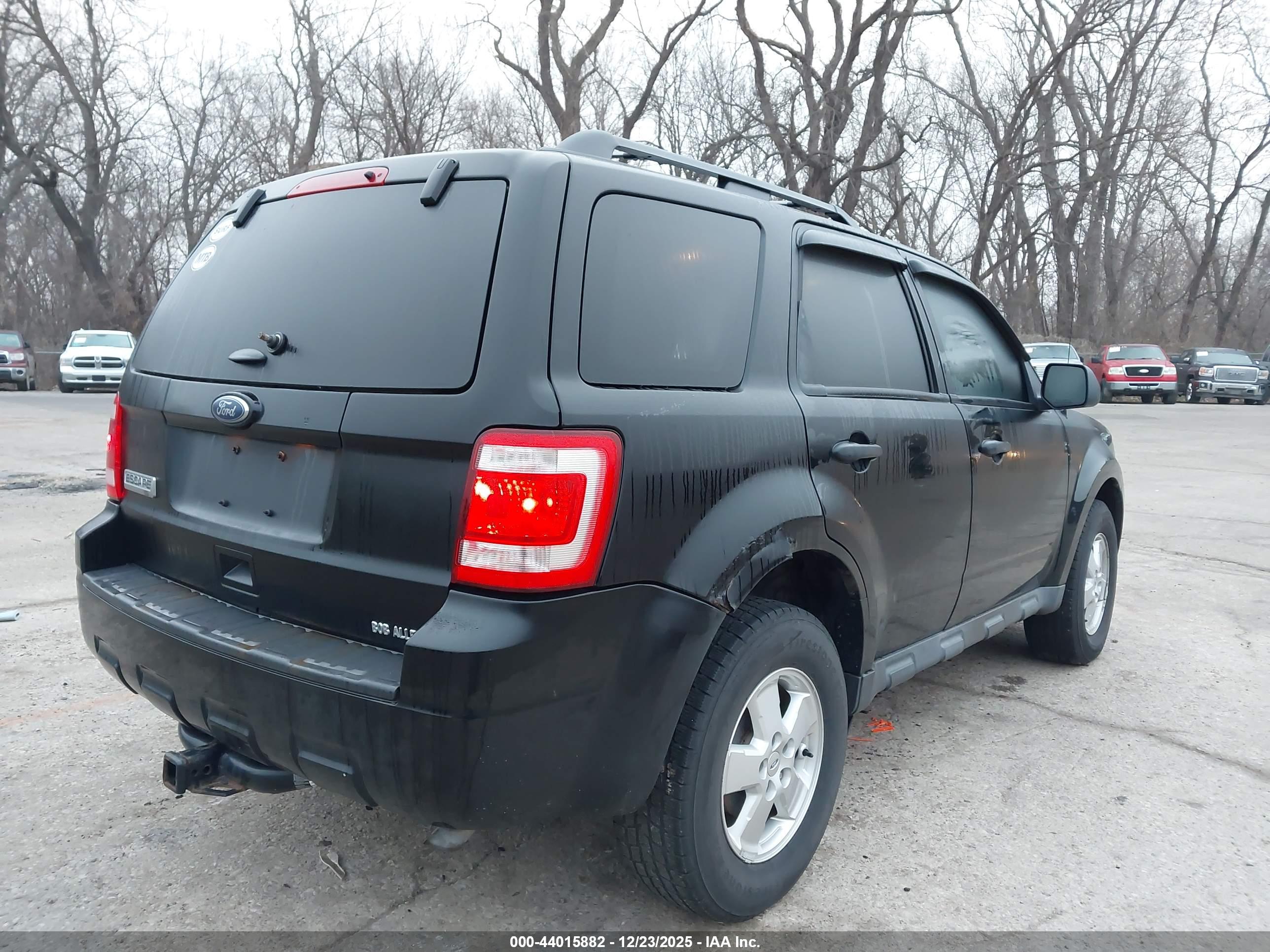 FORD ESCAPE image 4