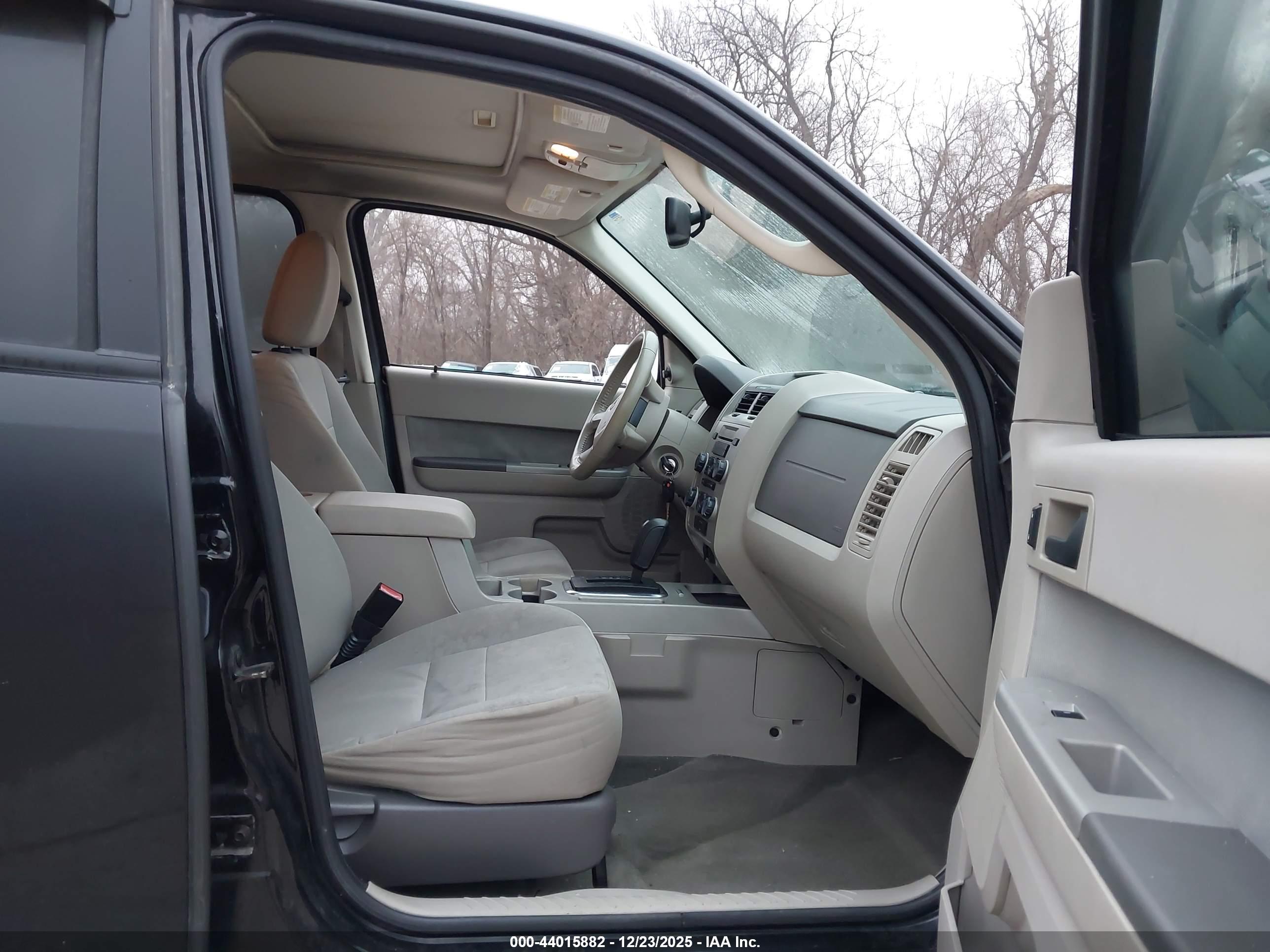 FORD ESCAPE image 5