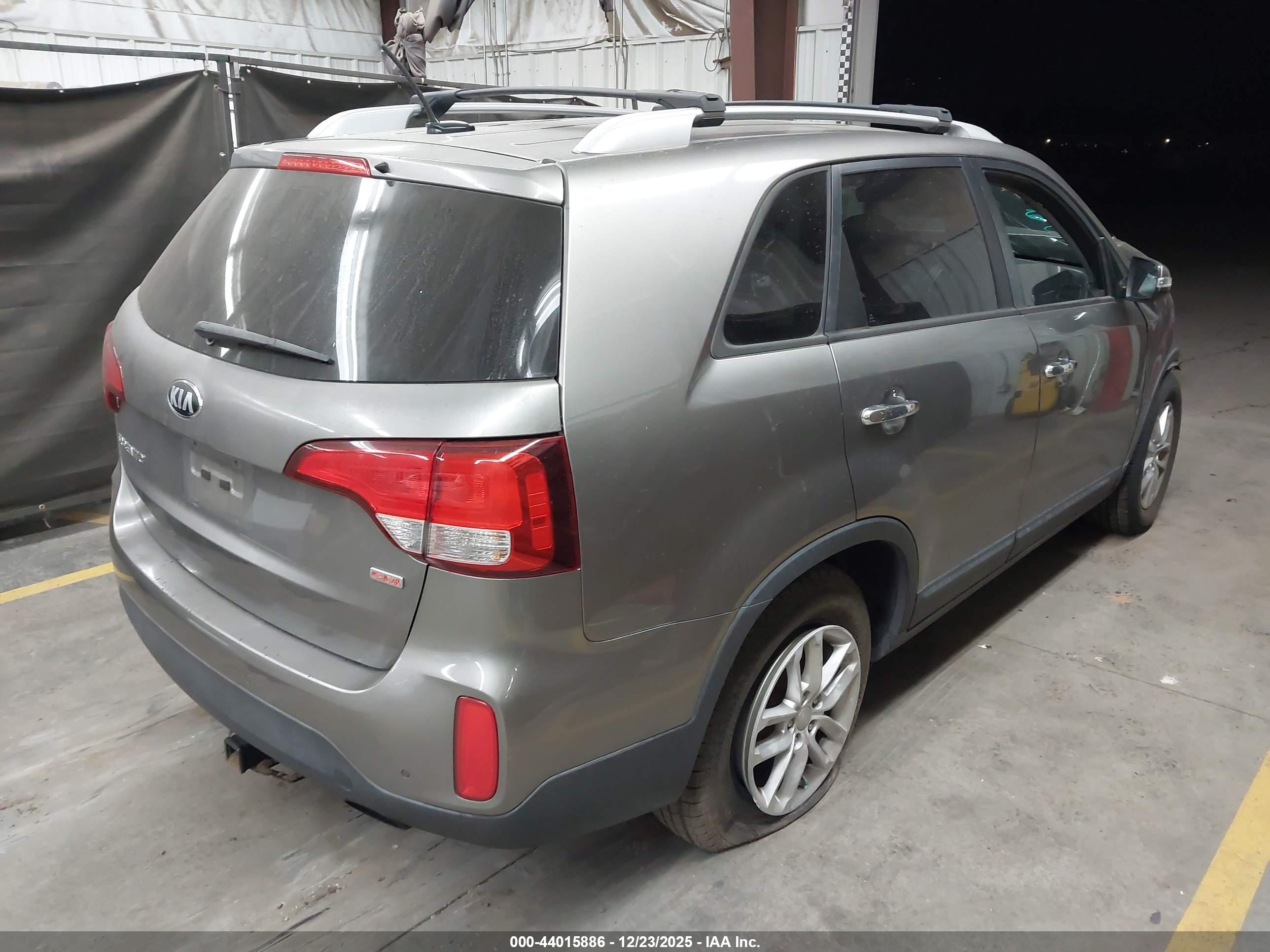 KIA SORENTO image 4