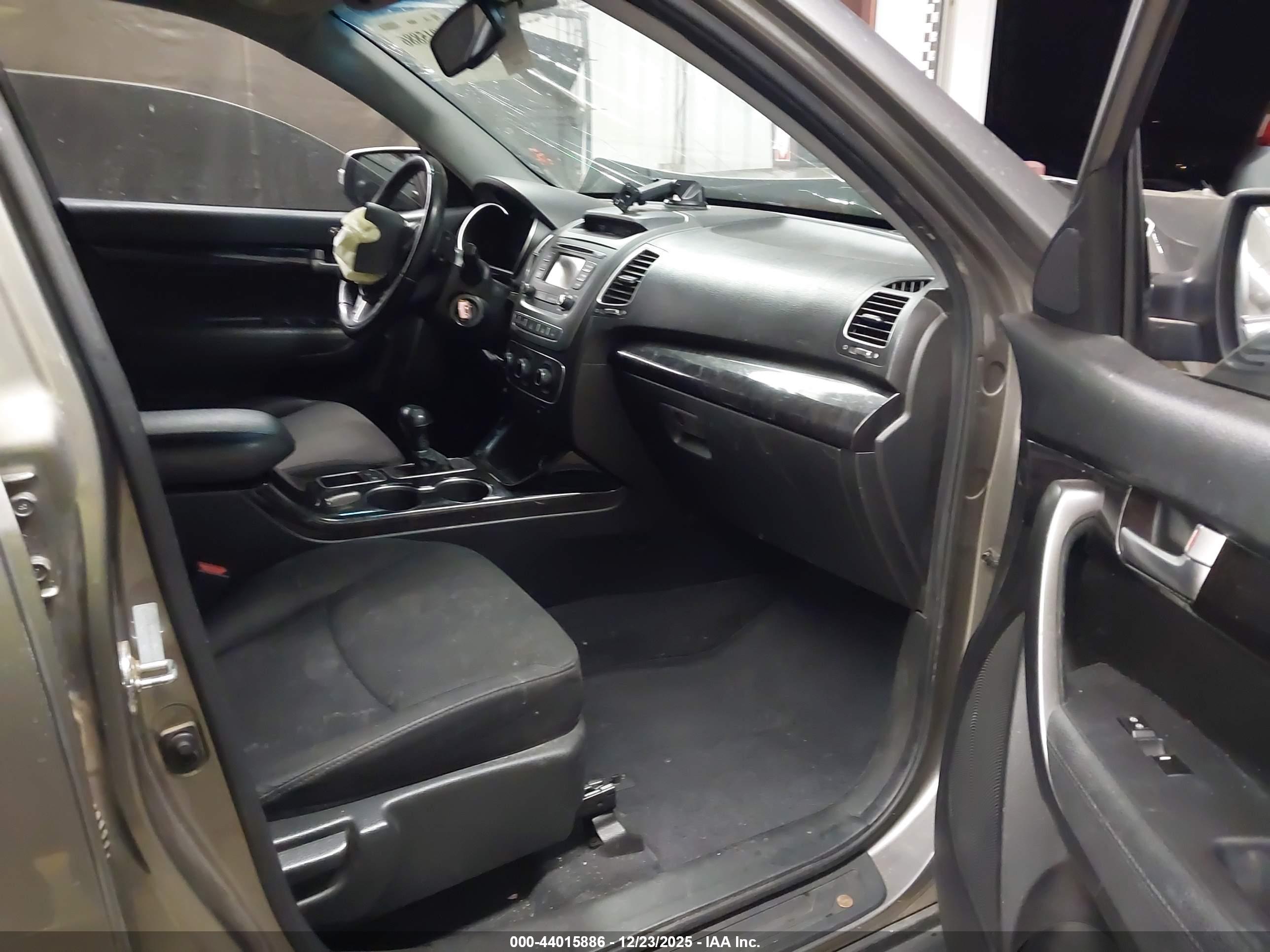 KIA SORENTO image 5