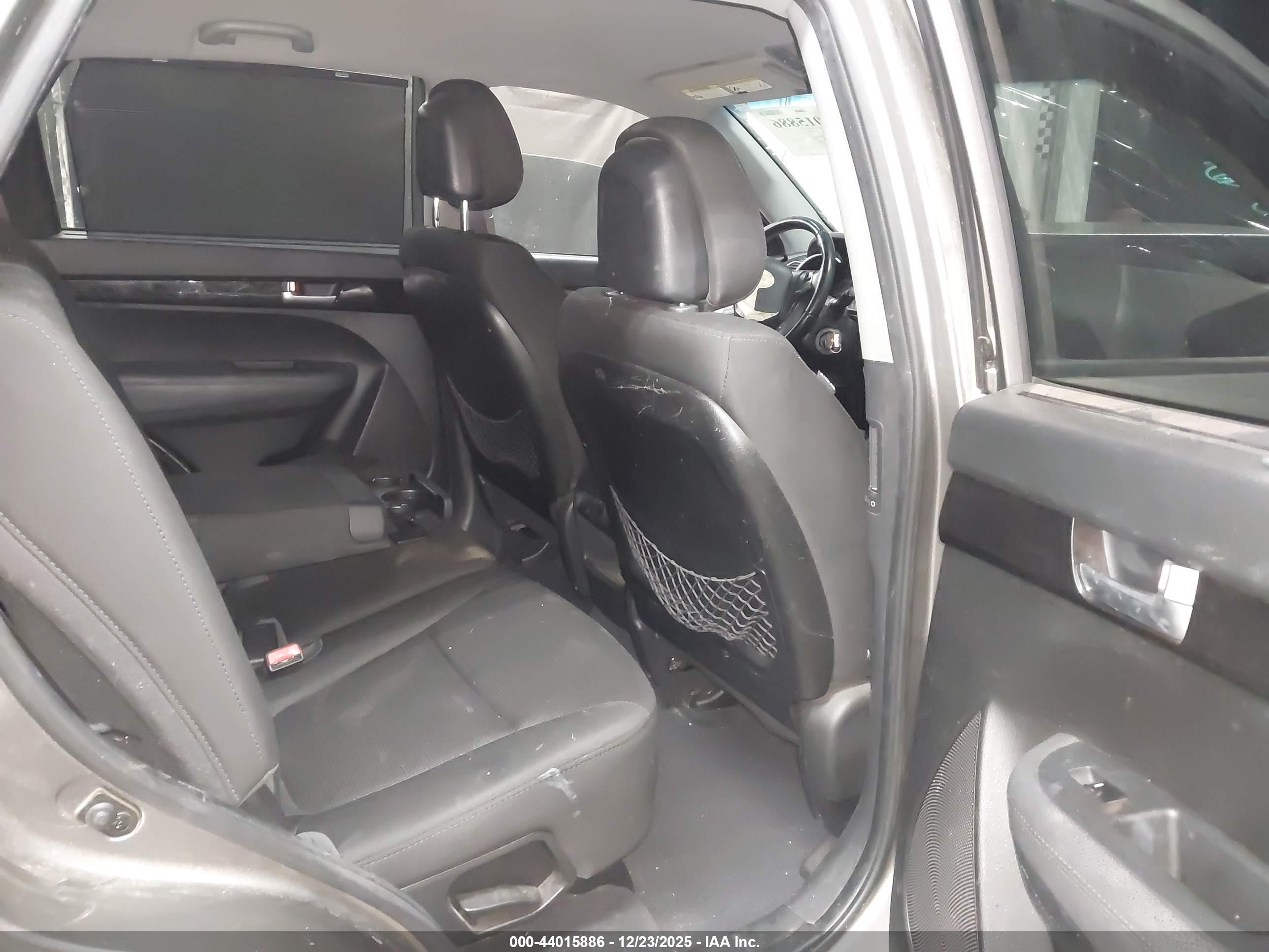 KIA SORENTO image 8