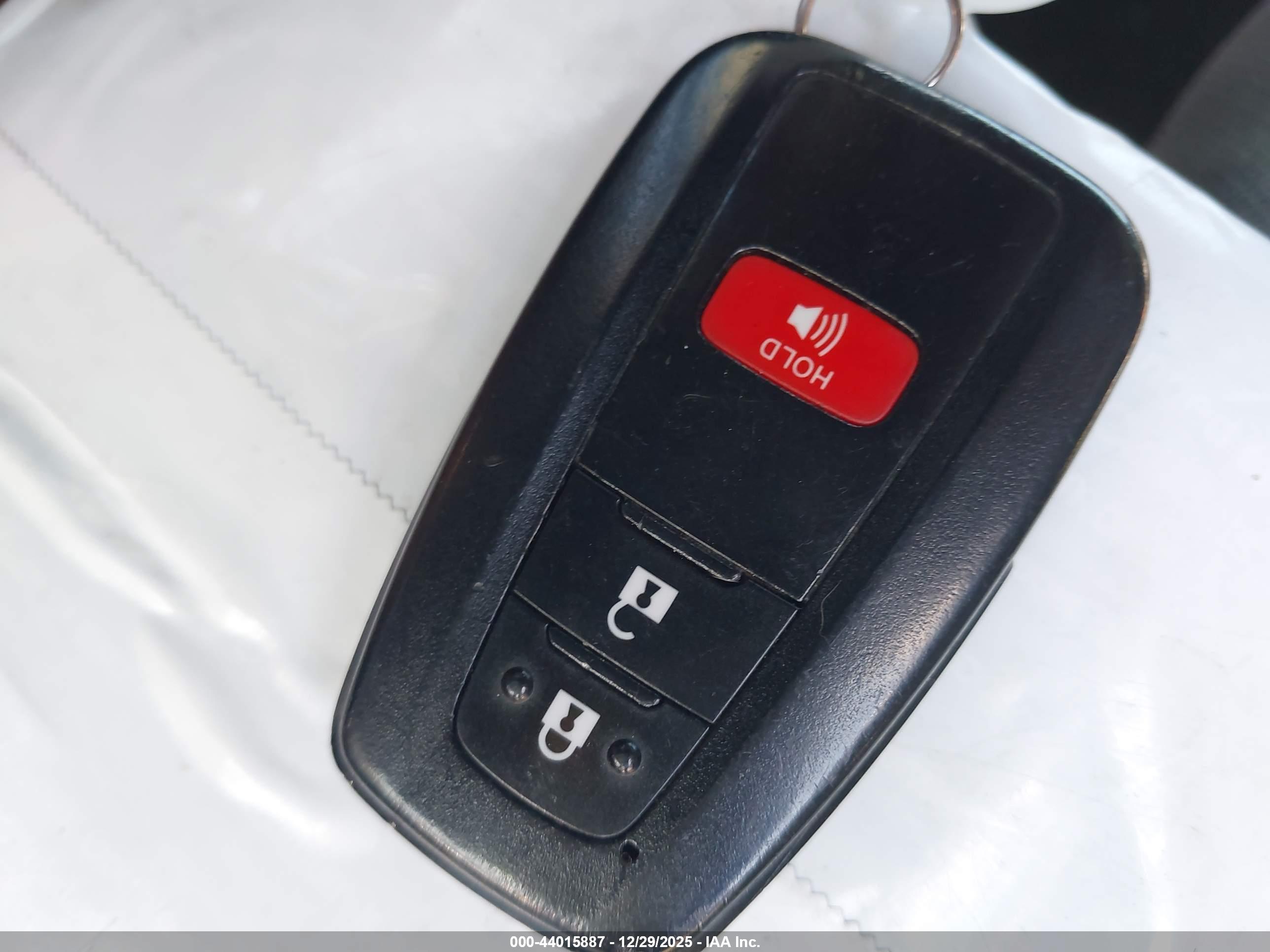 TOYOTA PRIUS image 11